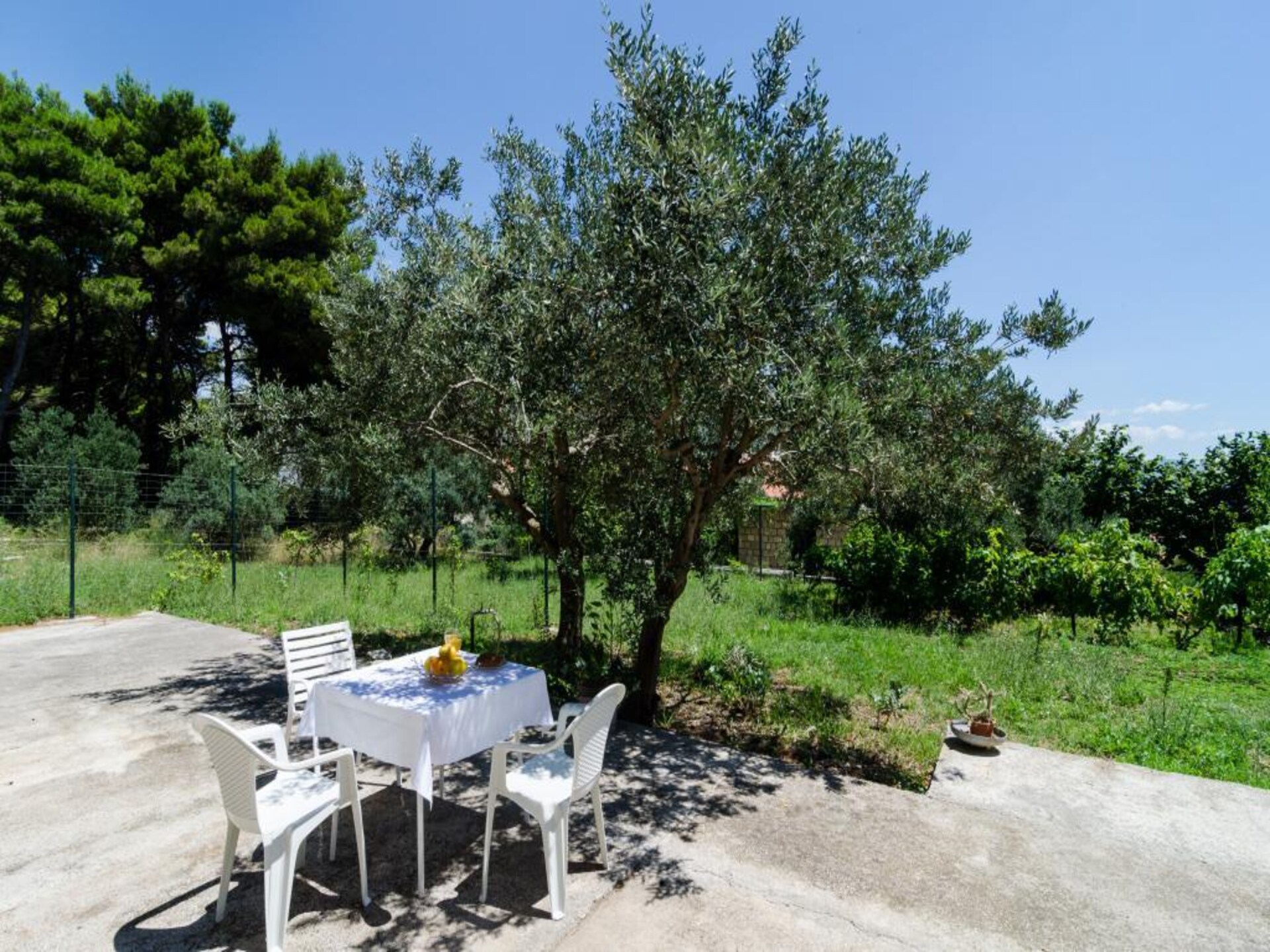 Rustiek appartement met terras en tuinzicht op loopafstand van strand - foto 21