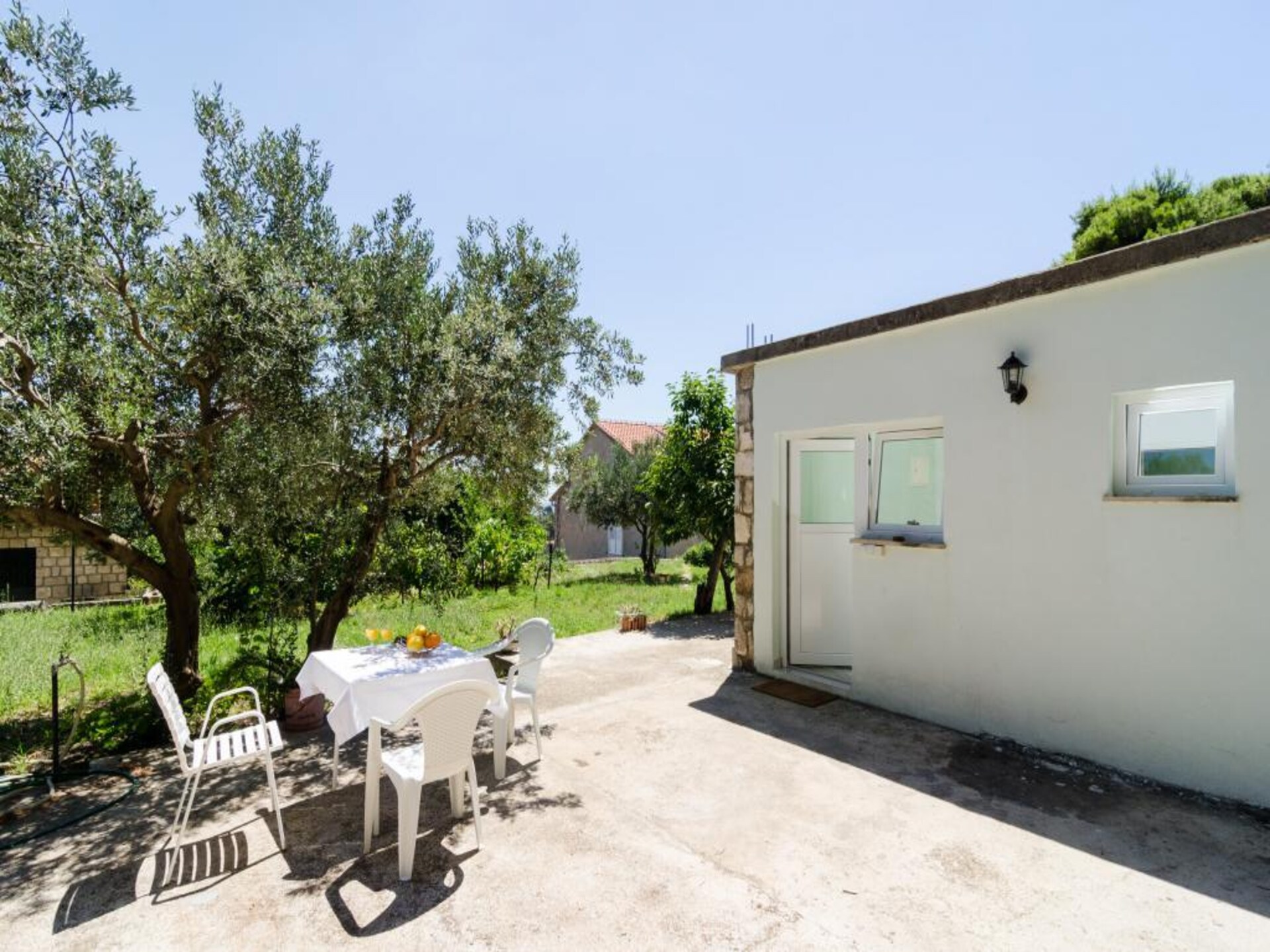 Rustiek appartement met terras en tuinzicht op loopafstand van strand - foto 17