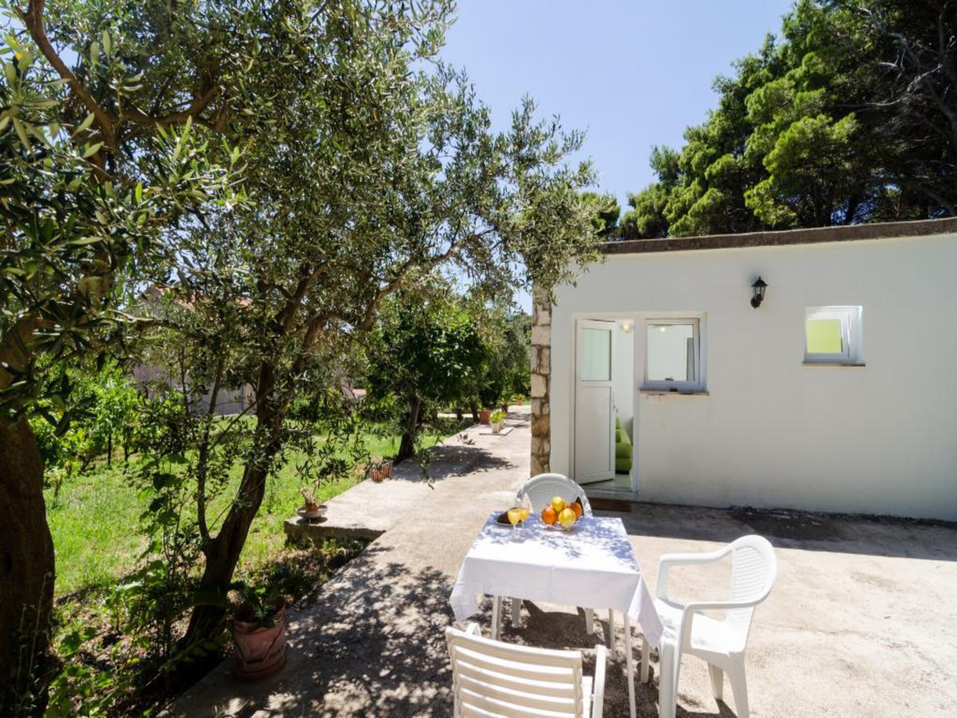 Rustiek appartement met terras en tuinzicht op loopafstand van strand - foto 22