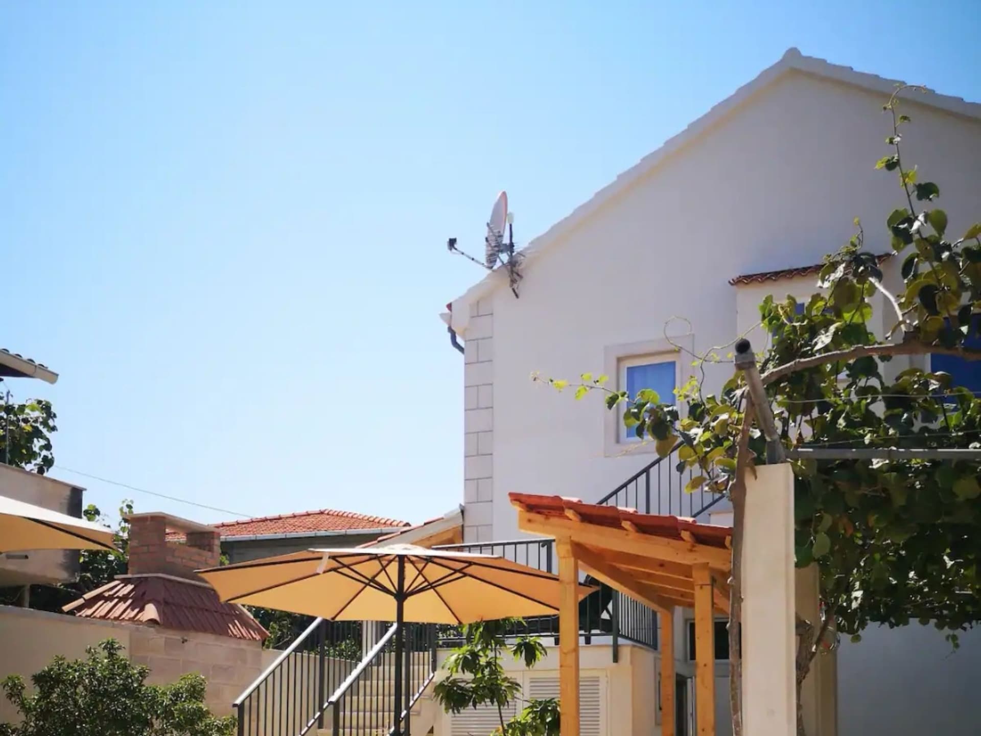 Knus appartement met balkon op 300 meter van het strand in Supetar, Brač - foto 13