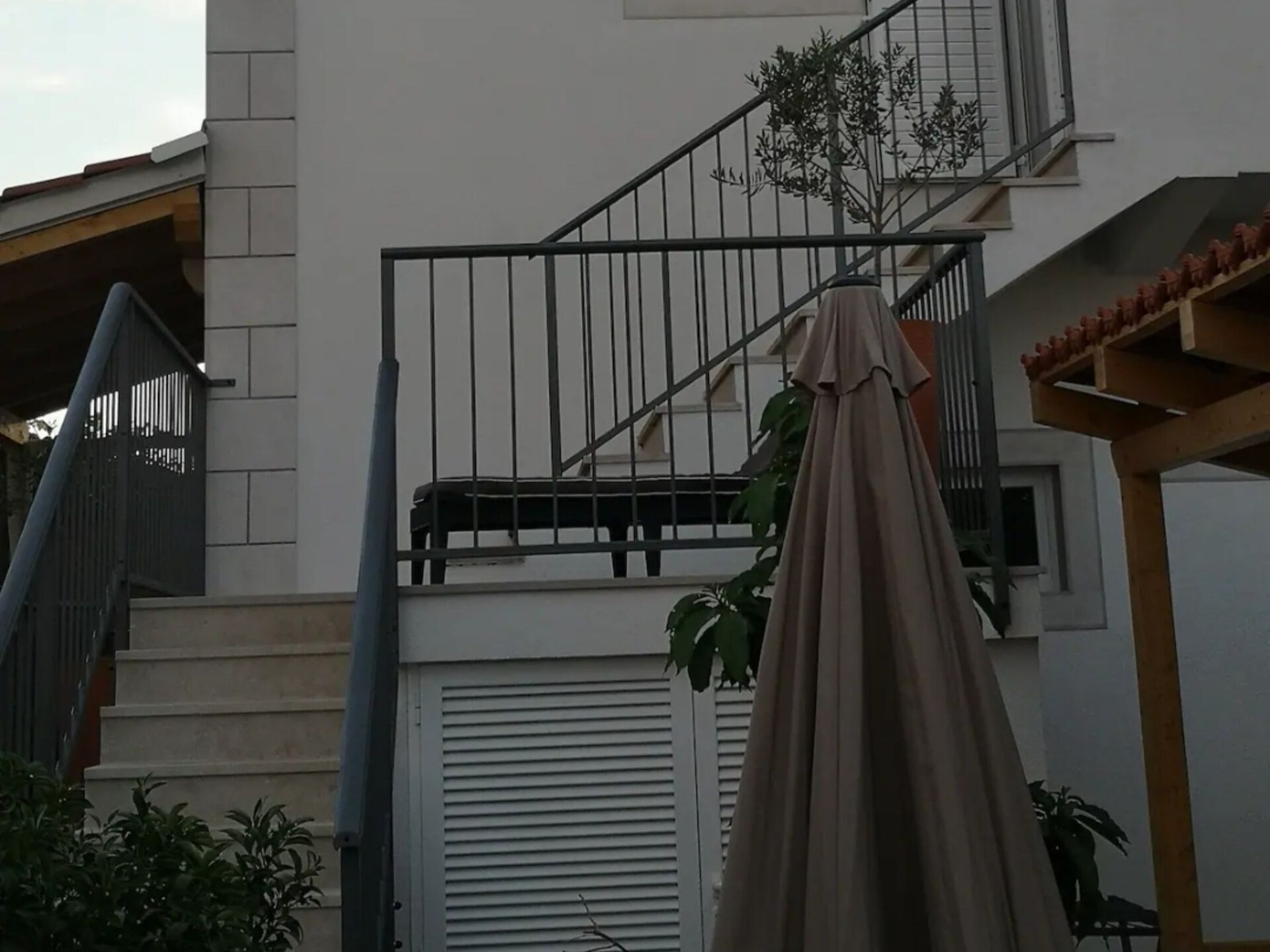 Knus appartement met balkon op 300 meter van het strand in Supetar, Brač - foto 12
