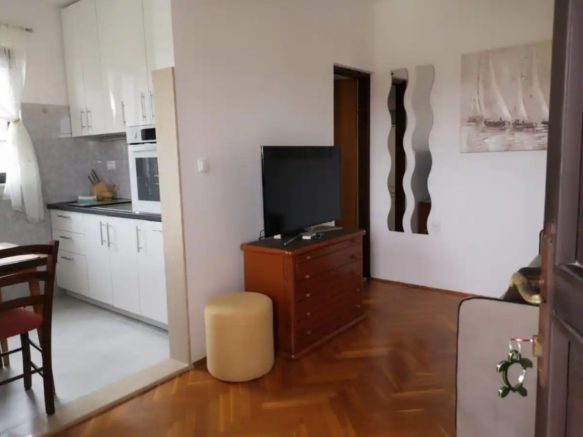 Knus appartement met balkon op 300 meter van het strand in Supetar, Brač - foto 1
