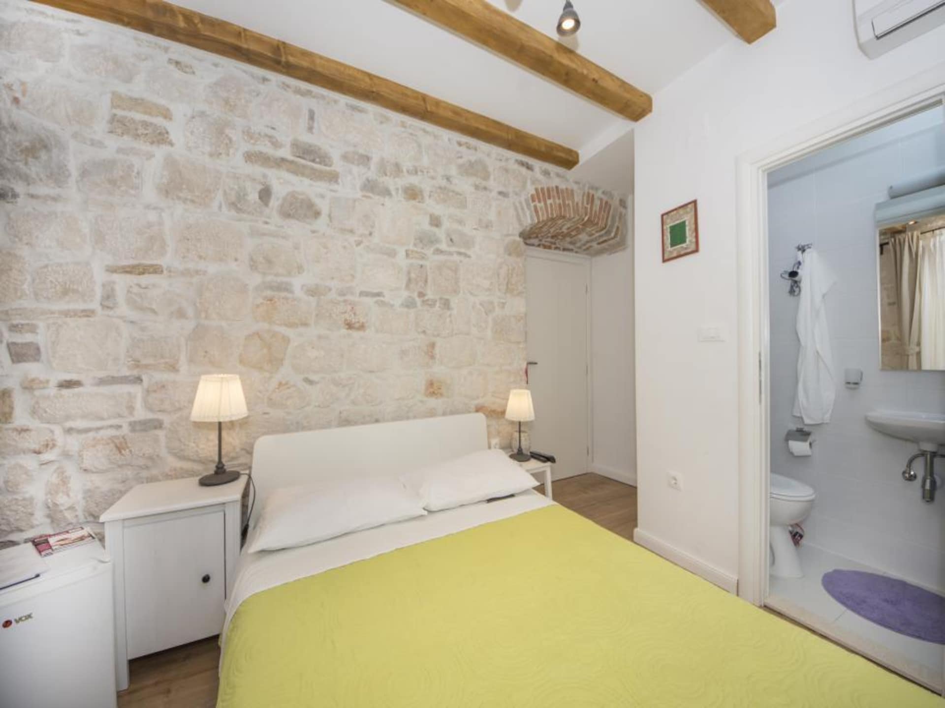 Authentieke stenen kamer in historisch Split, vlakbij het strand - foto 4