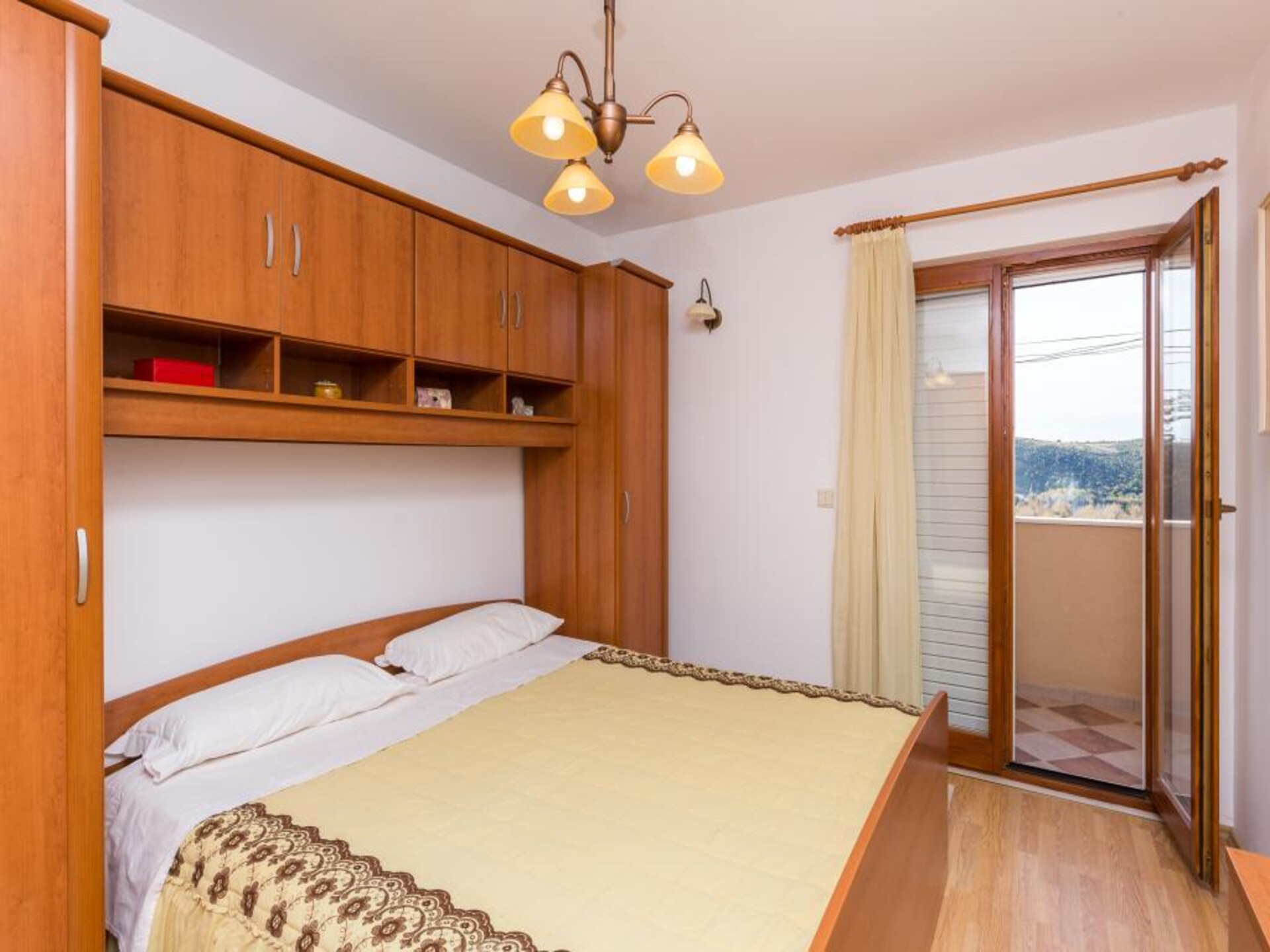 Rustiek appartement met balkon en tuinzicht op 500m van het strand in Mlini - foto 11
