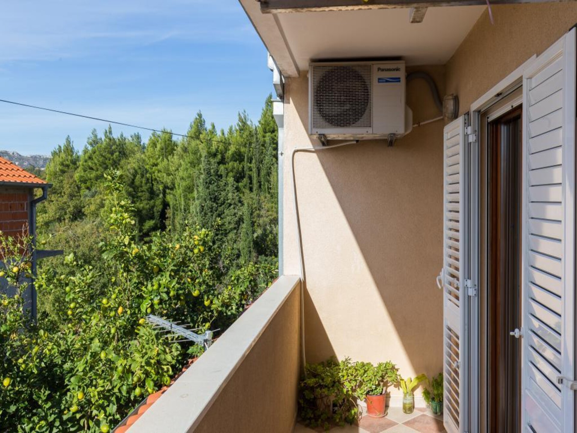 Rustiek appartement met balkon en tuinzicht op 500m van het strand in Mlini - foto 19