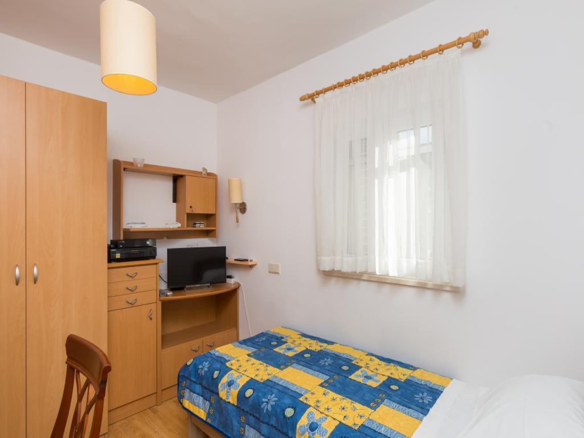 Rustiek appartement met balkon en tuinzicht op 500m van het strand in Mlini - foto 9