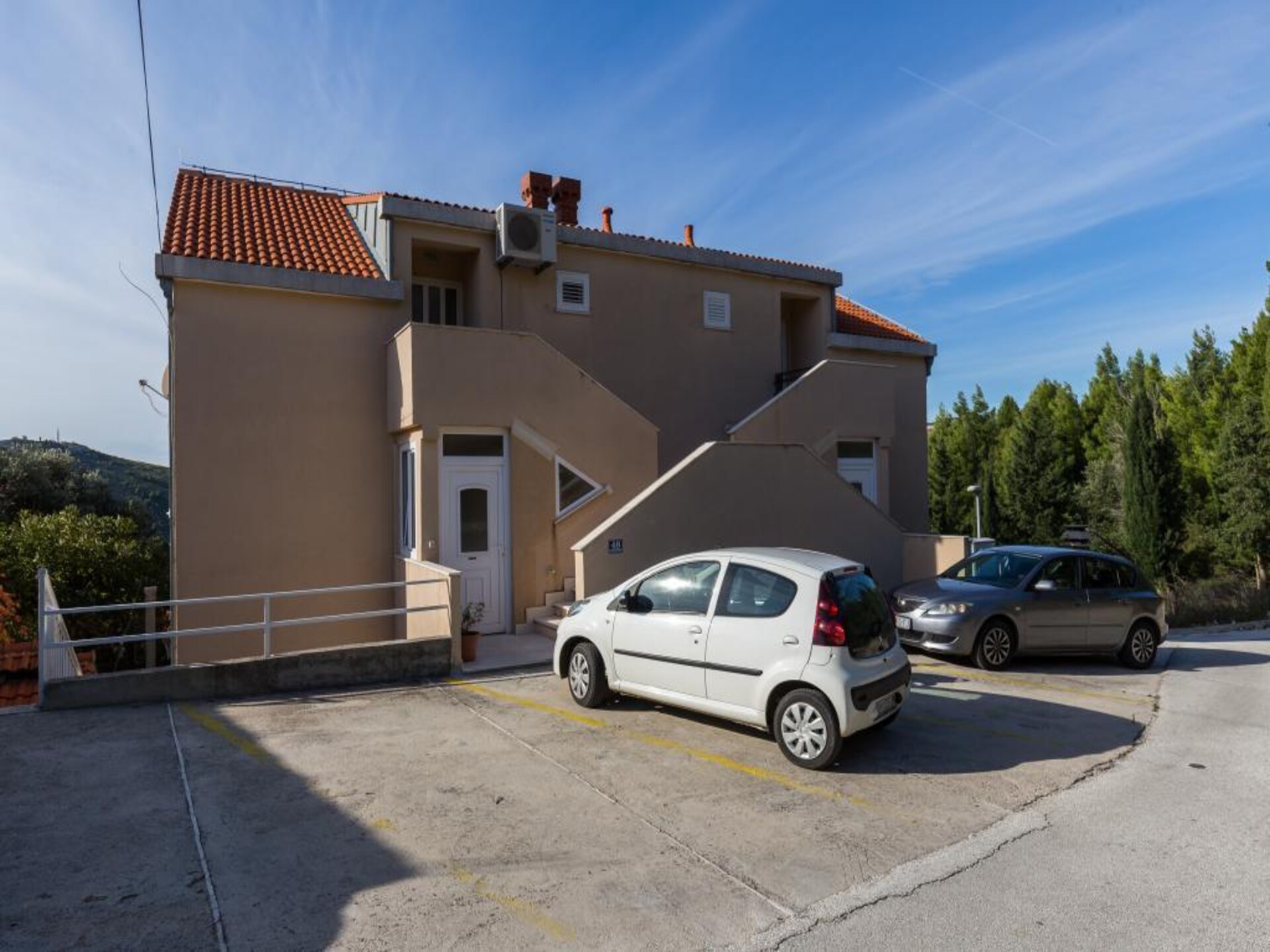 Rustiek appartement met balkon en tuinzicht op 500m van het strand in Mlini - foto 23
