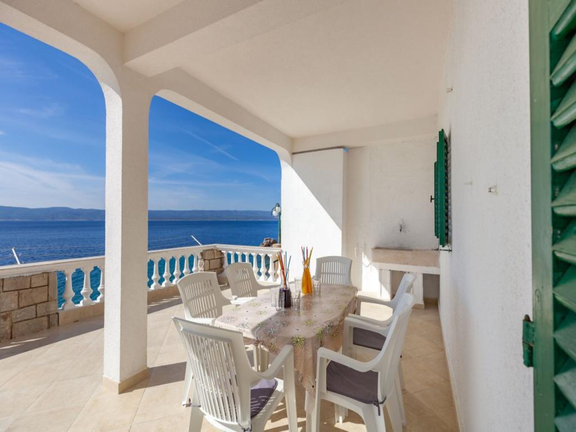 Appartement met terras en zeezicht direct aan het strand in Pisak - foto 1