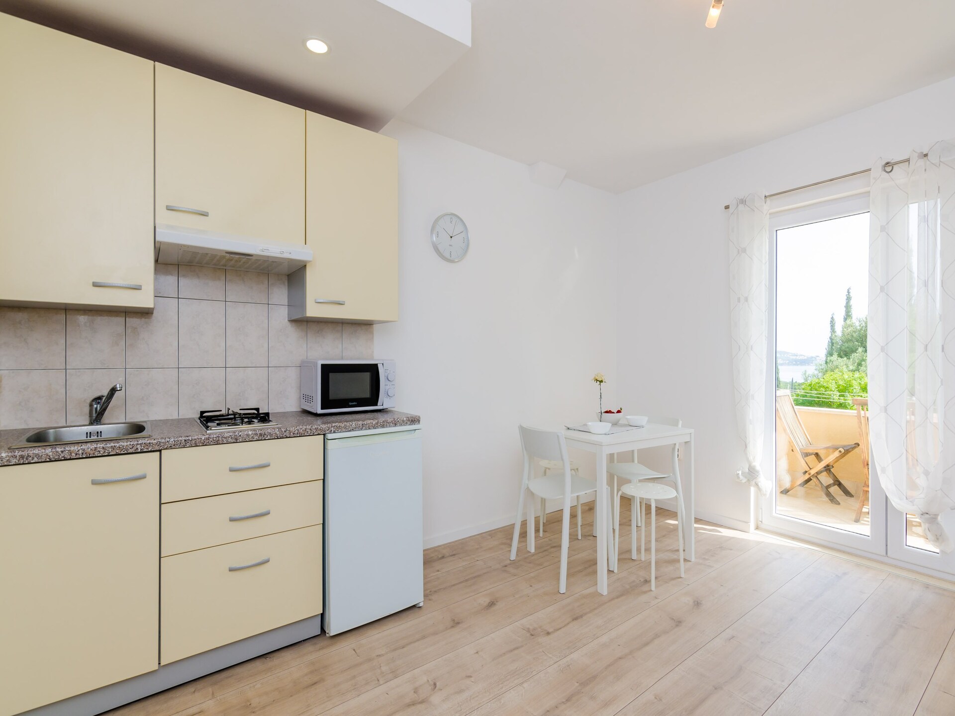 Comfortabel appartement met terras en gedeeltelijk zeezicht in Mlini - foto 6