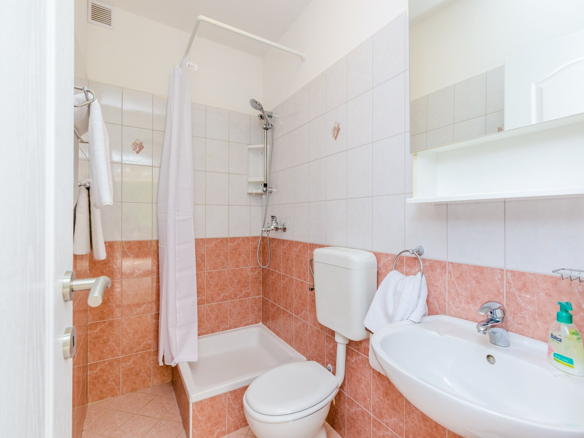 Comfortabel appartement met terras en gedeeltelijk zeezicht in Mlini - foto 12