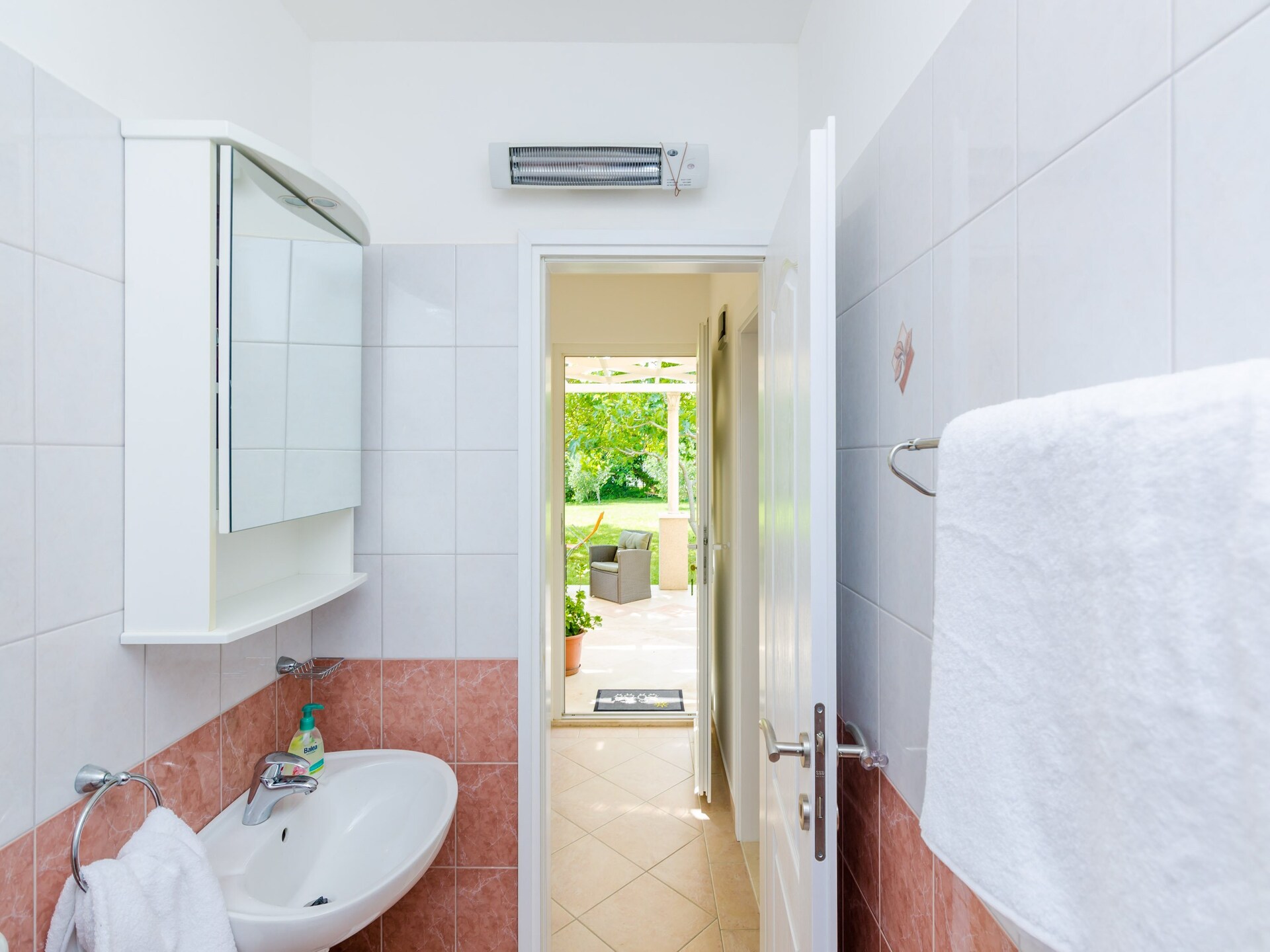 Comfortabel appartement met terras en gedeeltelijk zeezicht in Mlini - foto 11