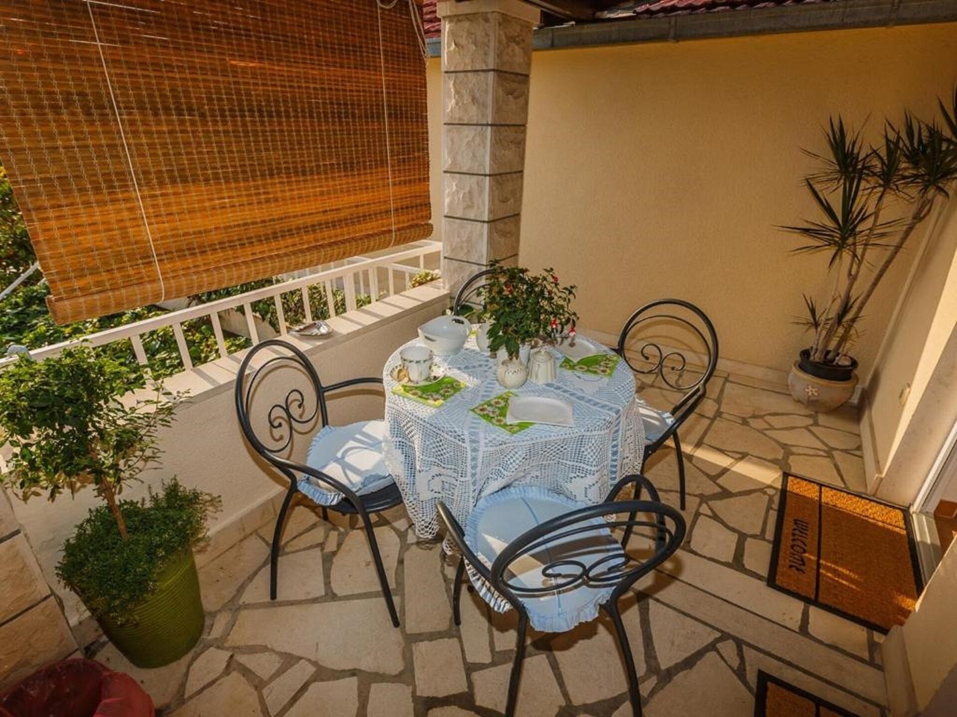 Knus appartement met terras op 400m van het strand in Supetar, Brač - foto 11