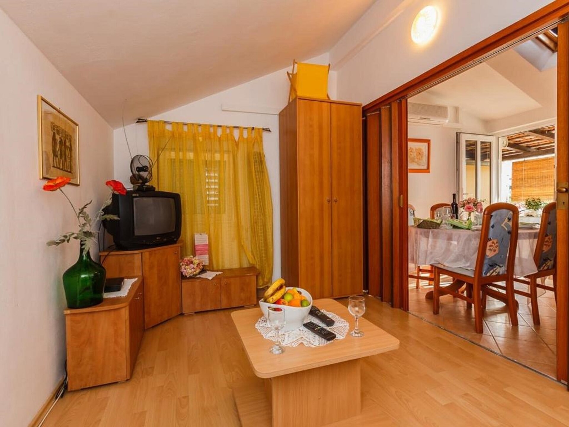 Knus appartement met terras op 400m van het strand in Supetar, Brač - foto 4