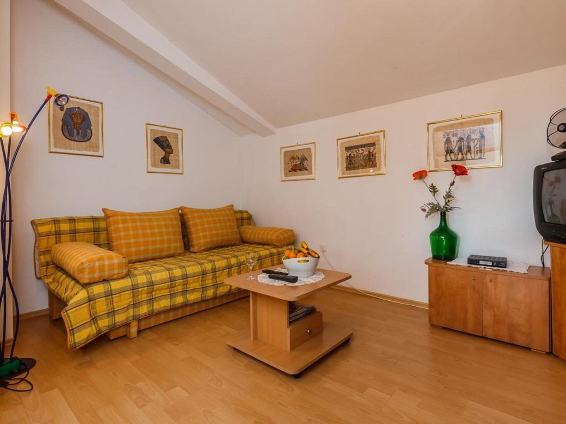 Knus appartement met terras op 400m van het strand in Supetar, Brač - foto 2