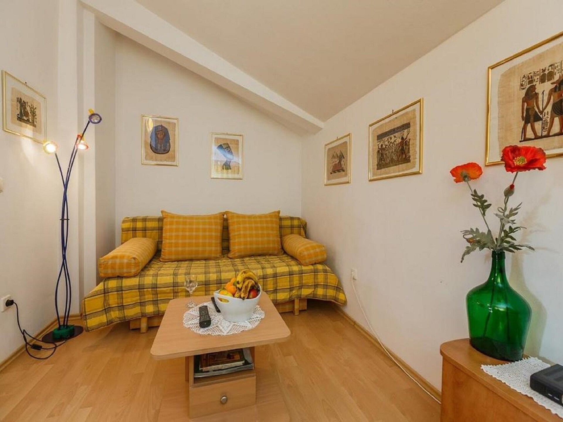 Knus appartement met terras op 400m van het strand in Supetar, Brač - foto 3