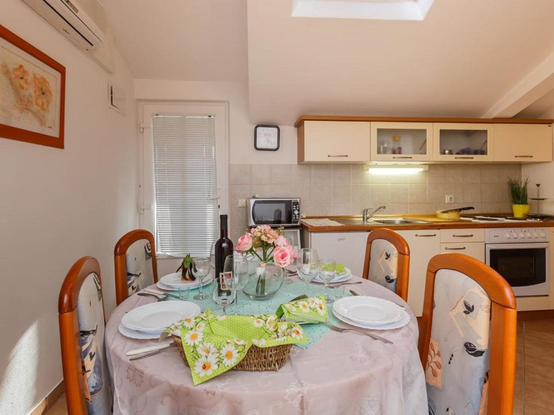 Knus appartement met terras op 400m van het strand in Supetar, Brač - foto 1