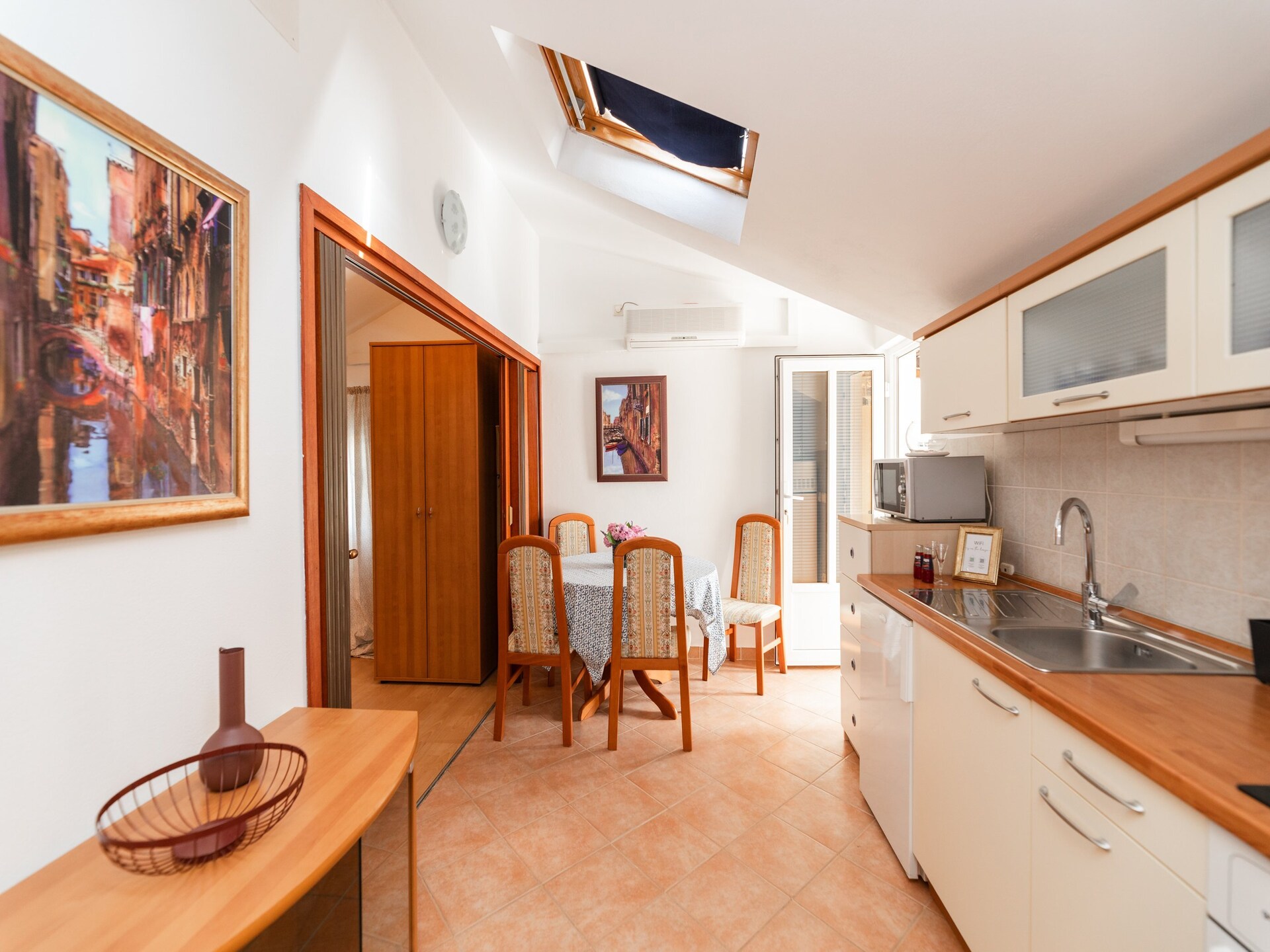 Knus appartement met terras op 400m van het strand in Supetar, Brač - foto 16