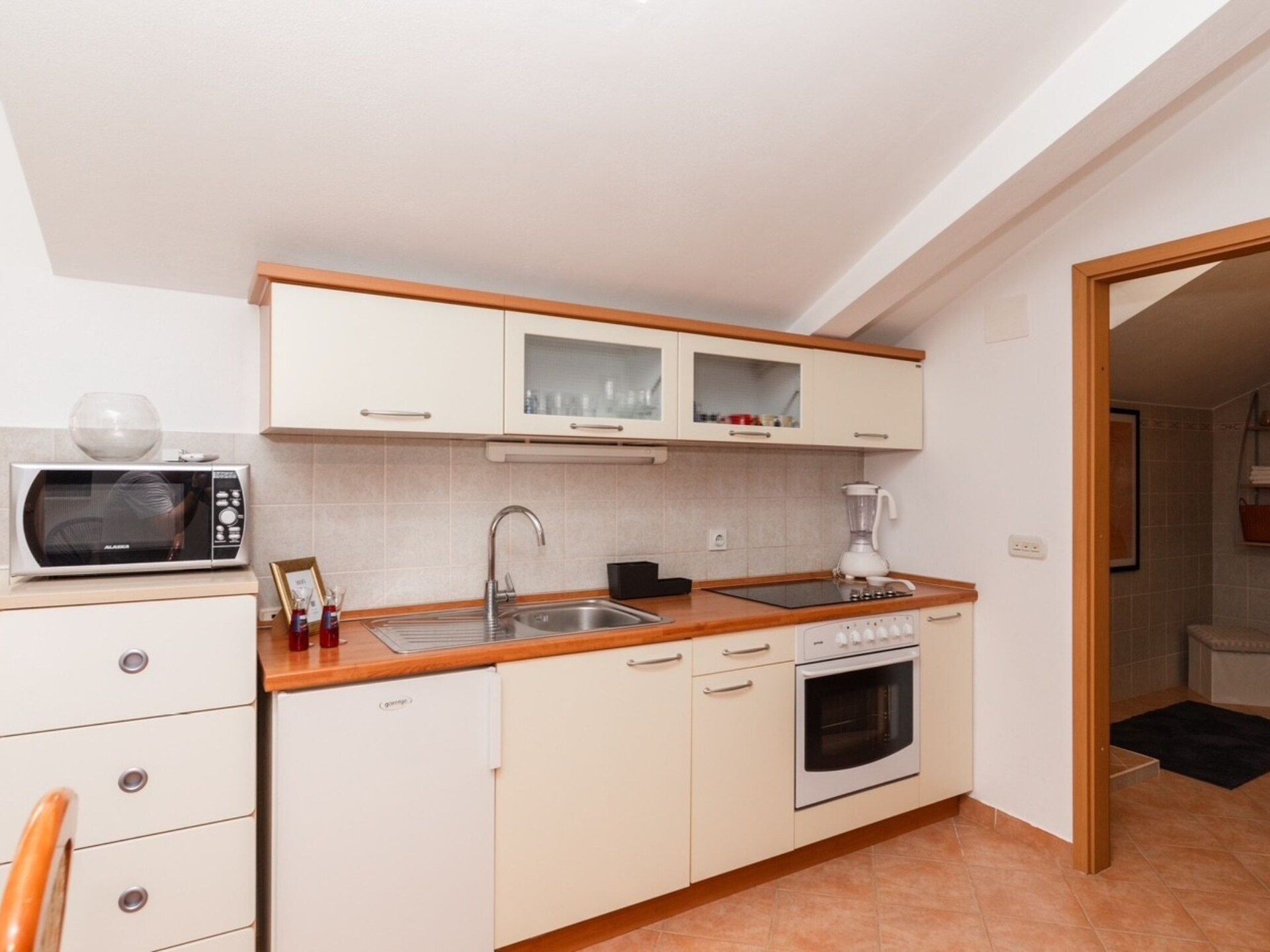 Knus appartement met terras op 400m van het strand in Supetar, Brač - foto 17