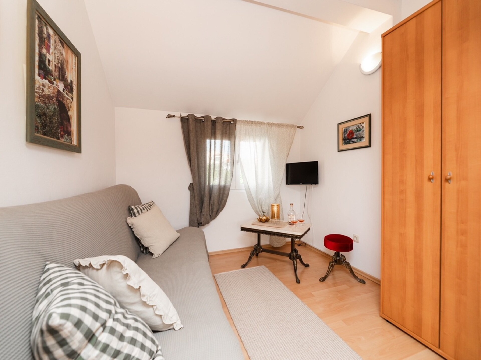 Knus appartement met terras op 400m van het strand in Supetar, Brač - foto 28
