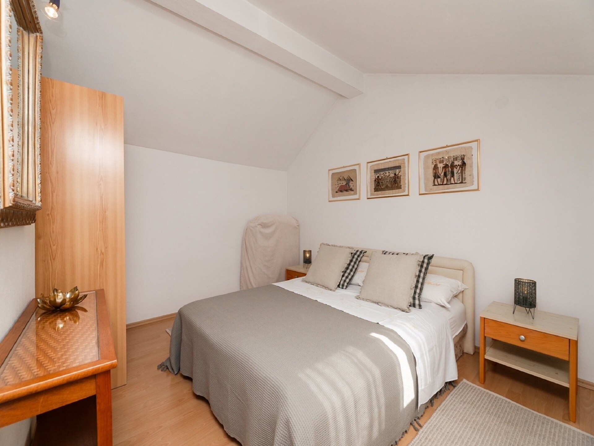 Knus appartement met terras op 400m van het strand in Supetar, Brač - foto 26