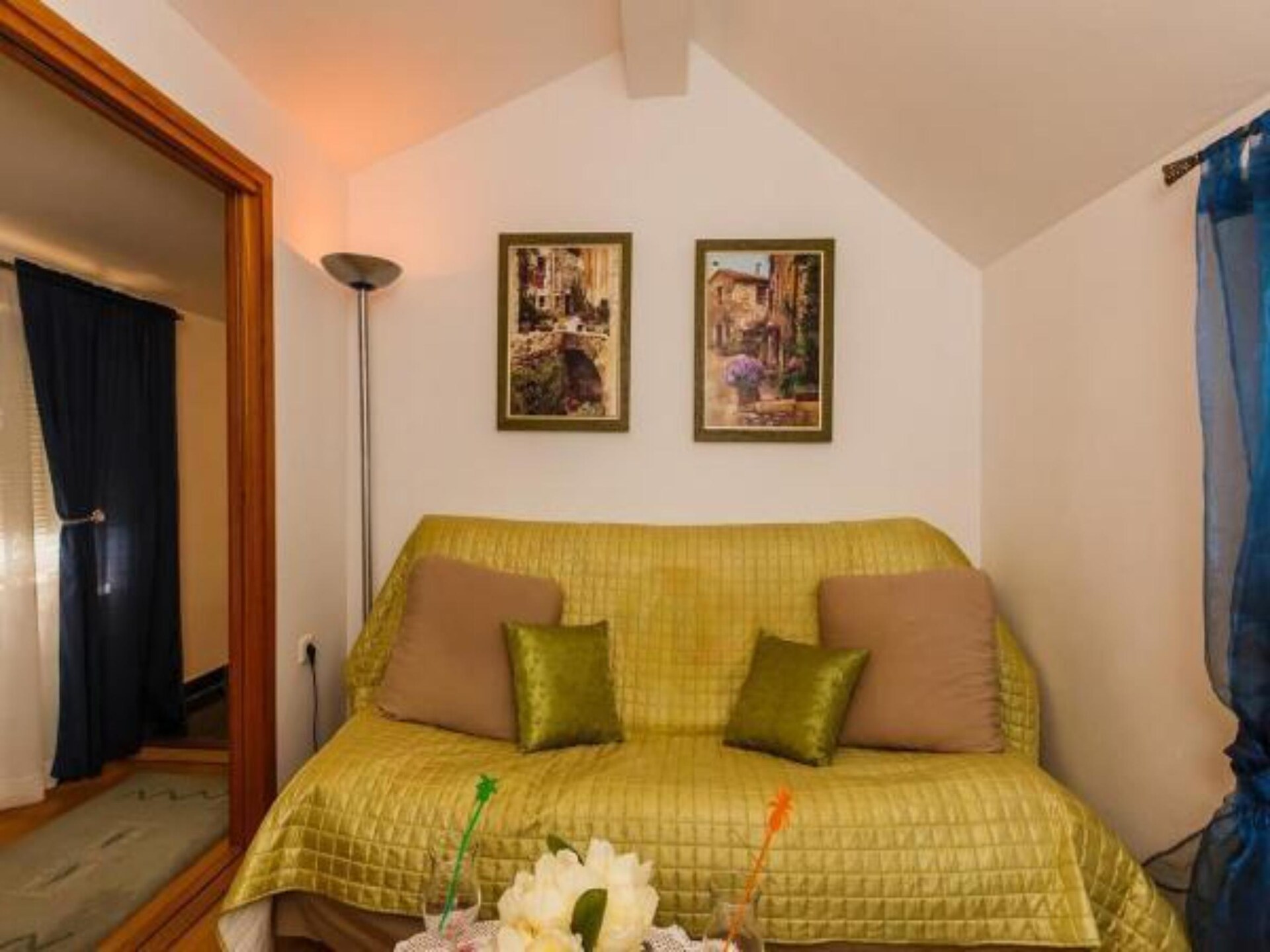 Knus appartement met terras op 400m van het strand in Supetar, Brač - foto 1