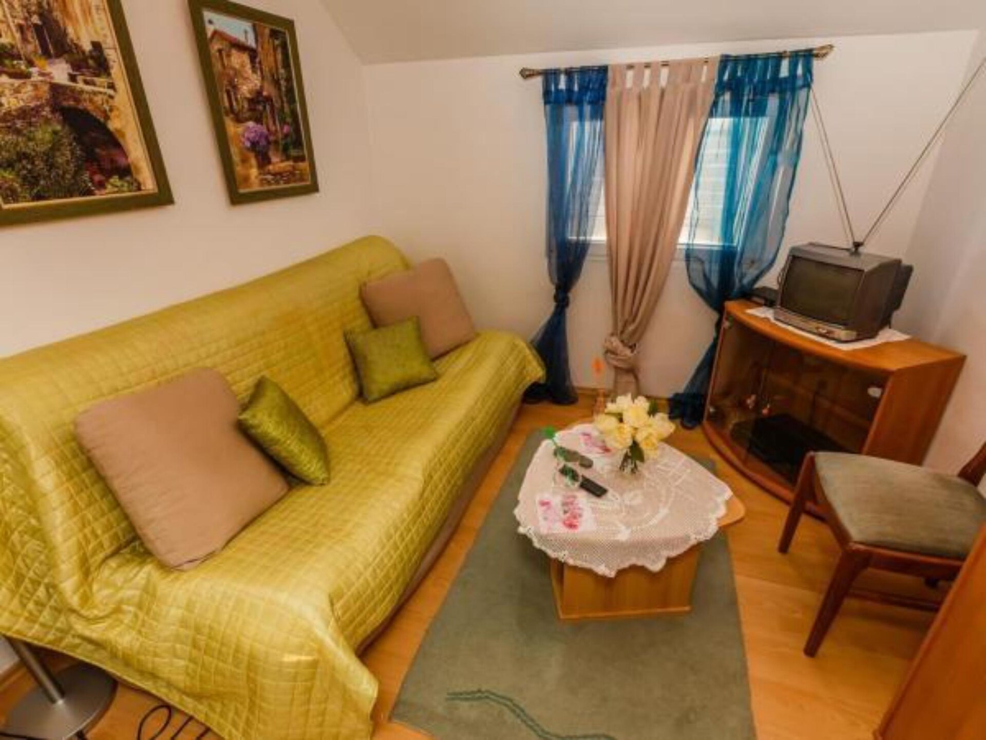Knus appartement met terras op 400m van het strand in Supetar, Brač - foto 2