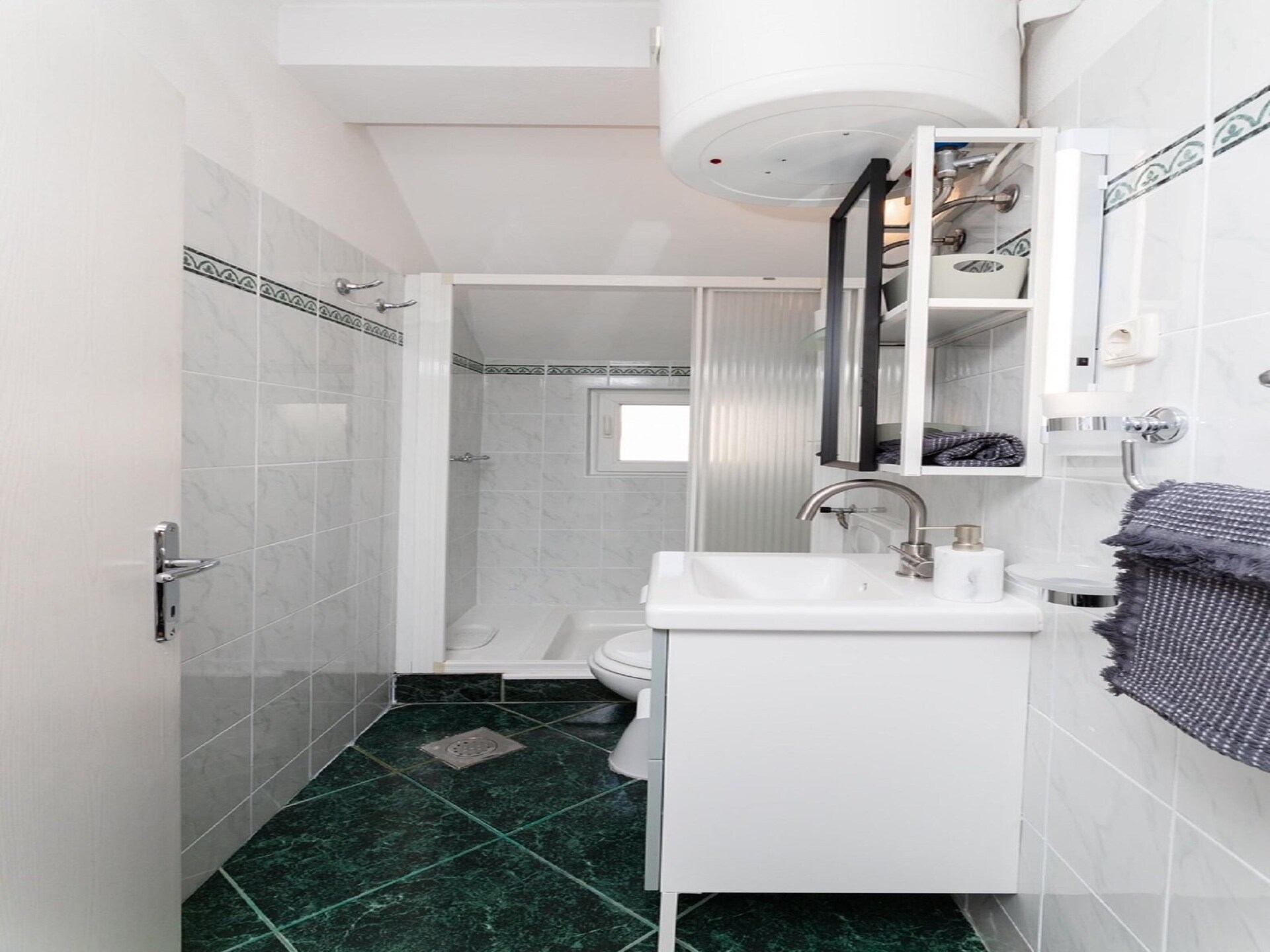 Knus appartement met terras op 400m van het strand in Supetar, Brač - foto 16