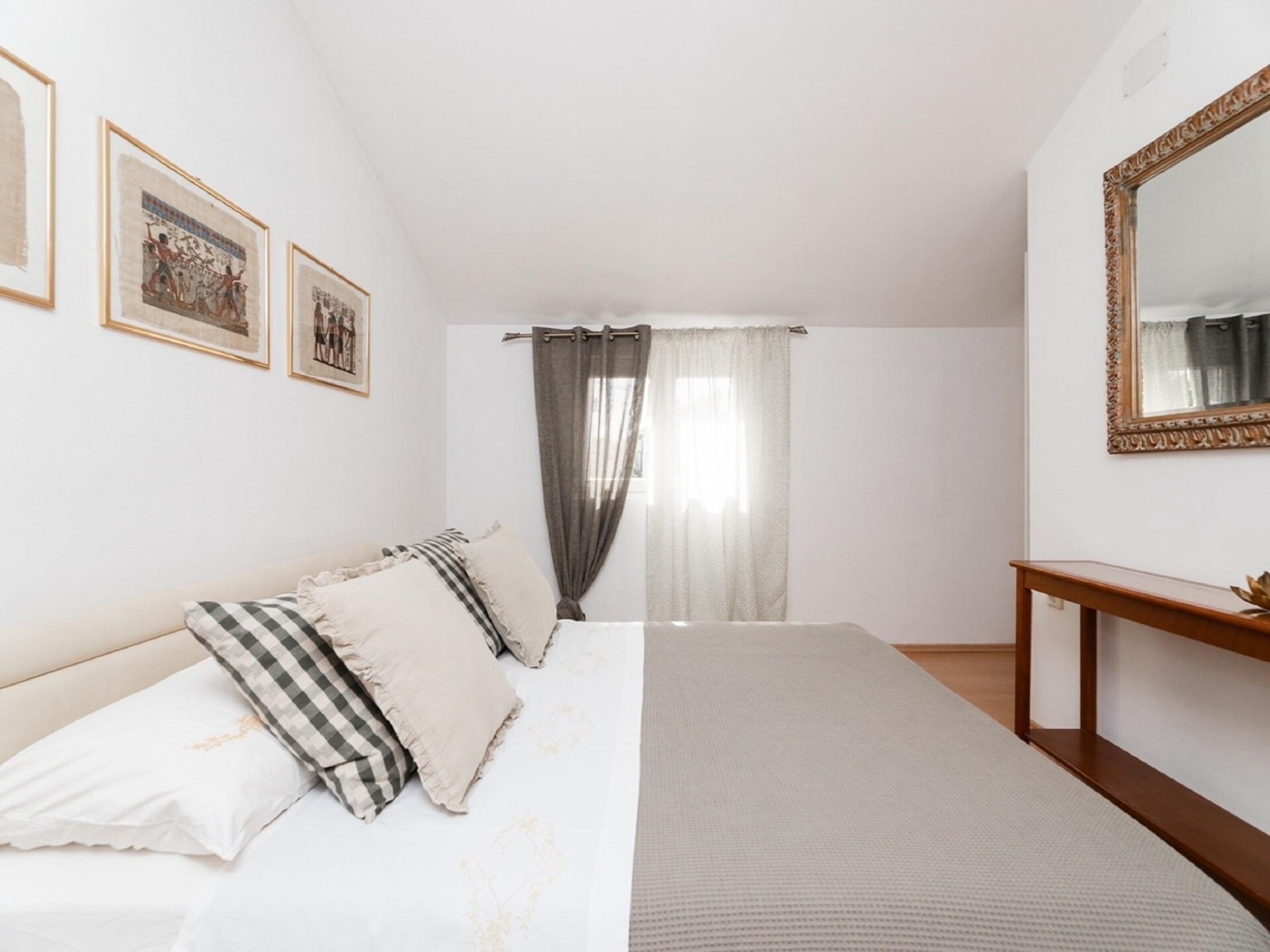 Knus appartement met terras op 400m van het strand in Supetar, Brač - foto 12