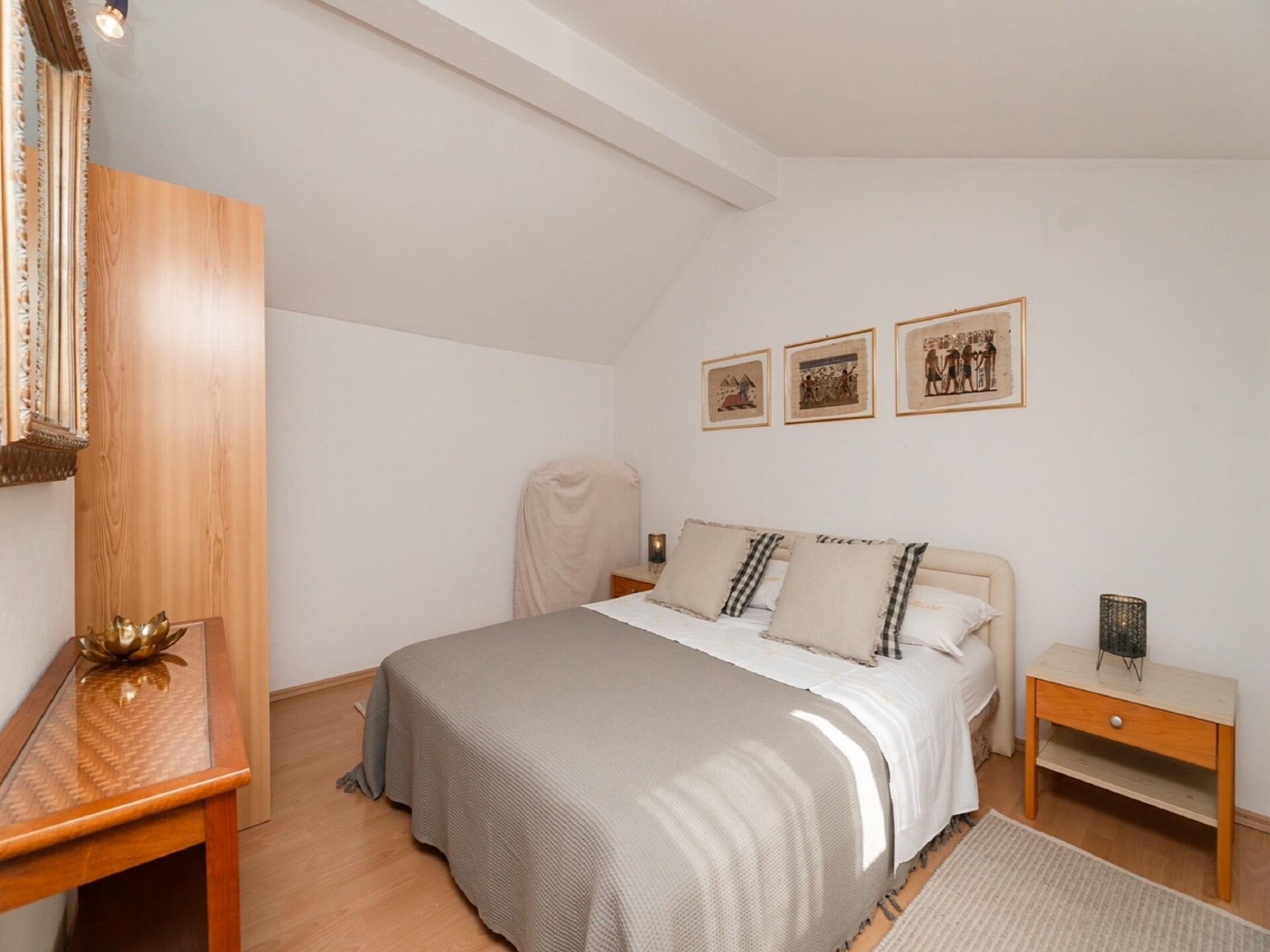 Knus appartement met terras op 400m van het strand in Supetar, Brač - foto 13