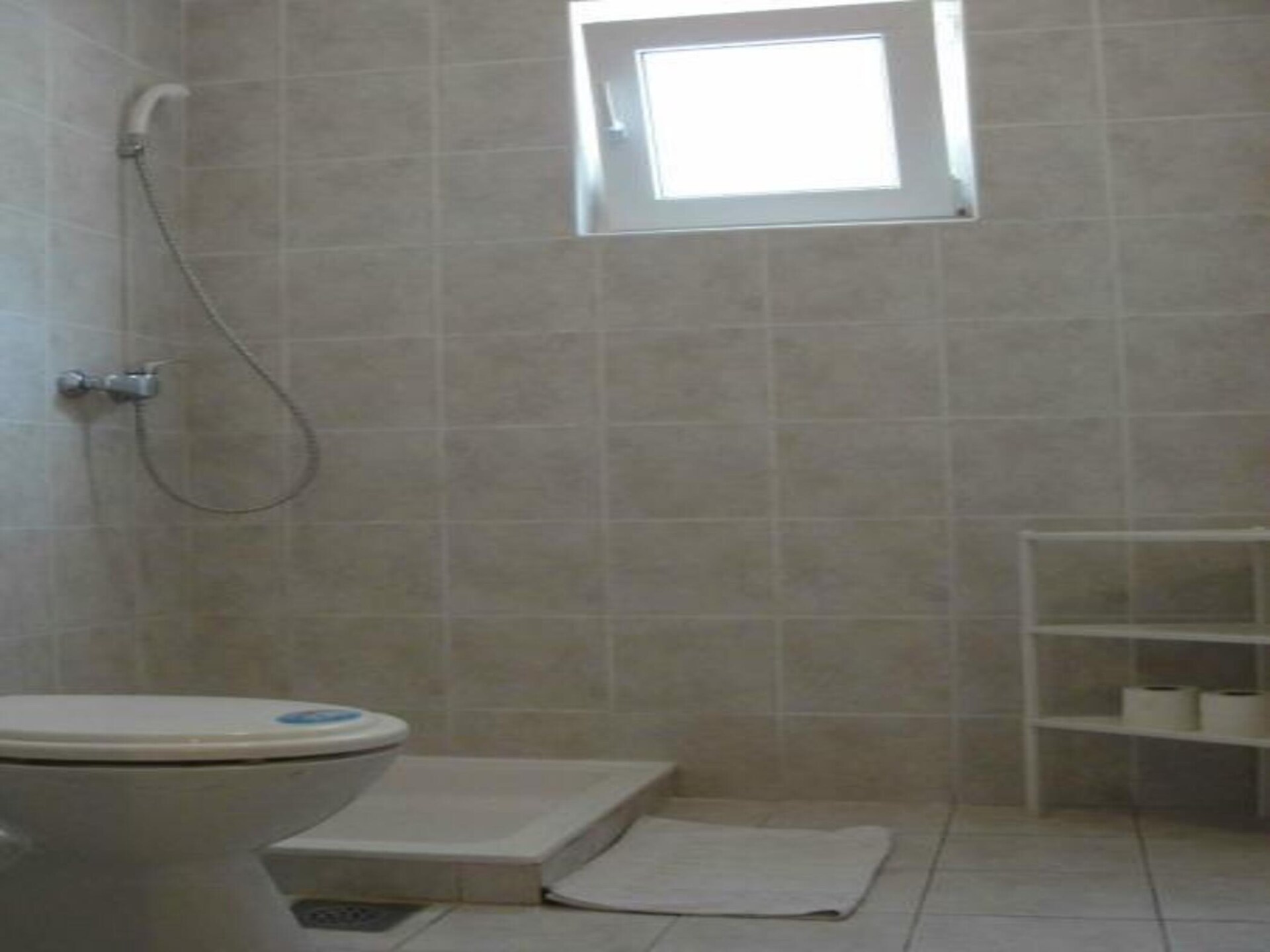 Gezellig appartement met terras op 200m van het strand in Supetar, Brač - foto 7