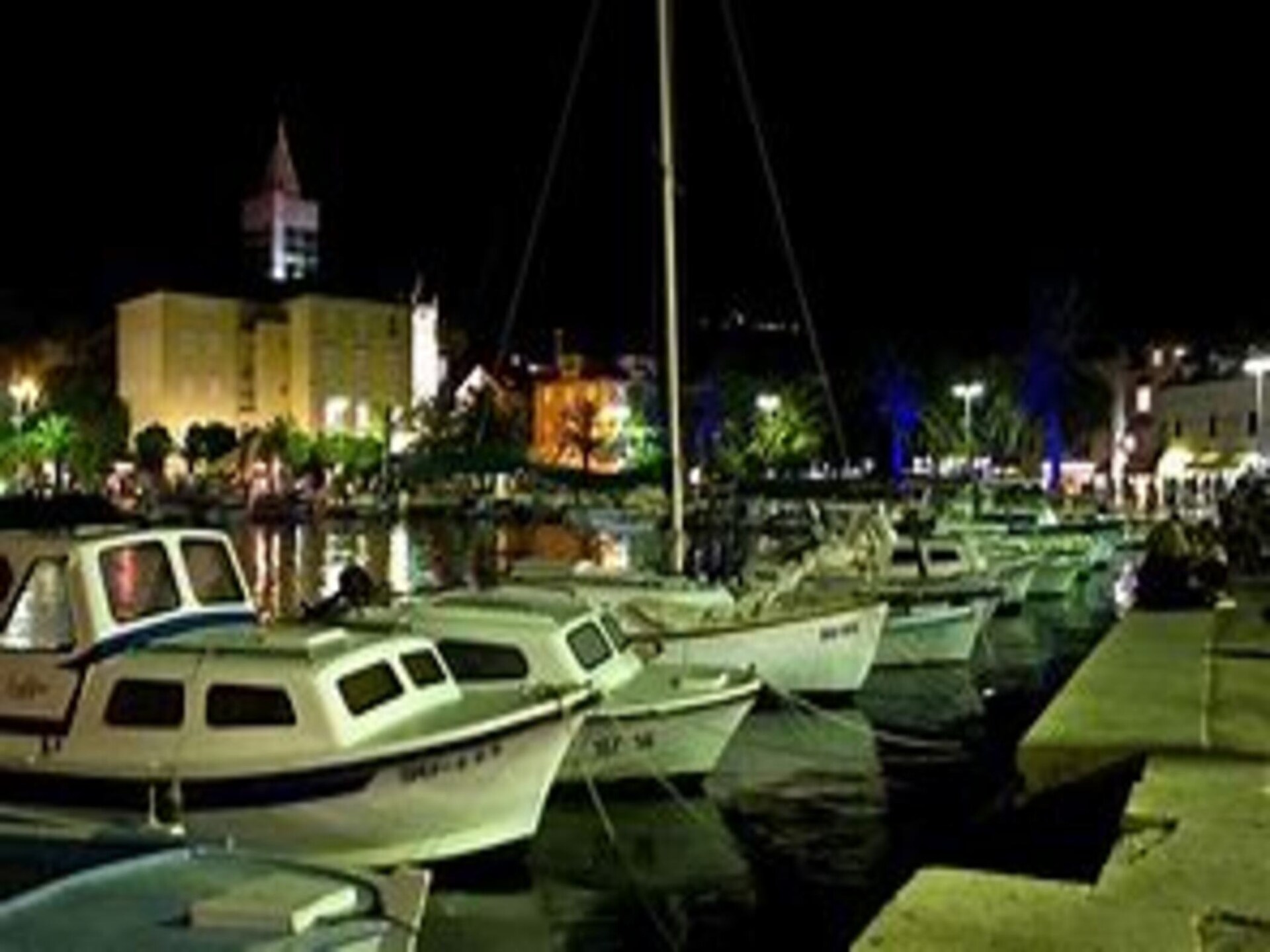 Gezellig appartement met terras op 200m van het strand in Supetar, Brač - foto 13