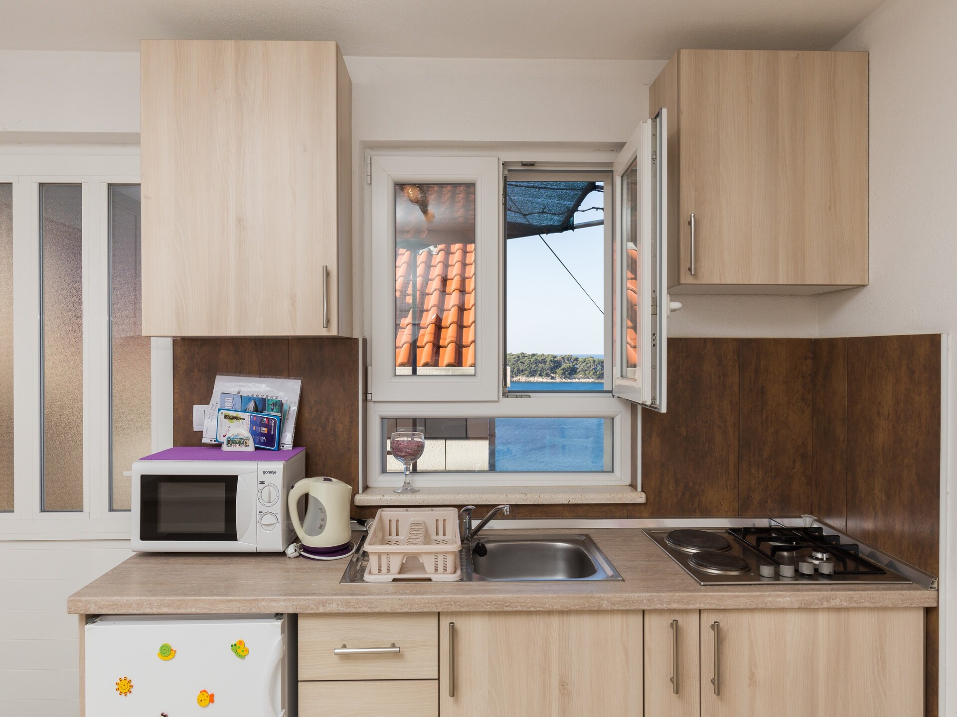 Knus appartement met terras en deels zeezicht op 100m van strand in Lozica - foto 8
