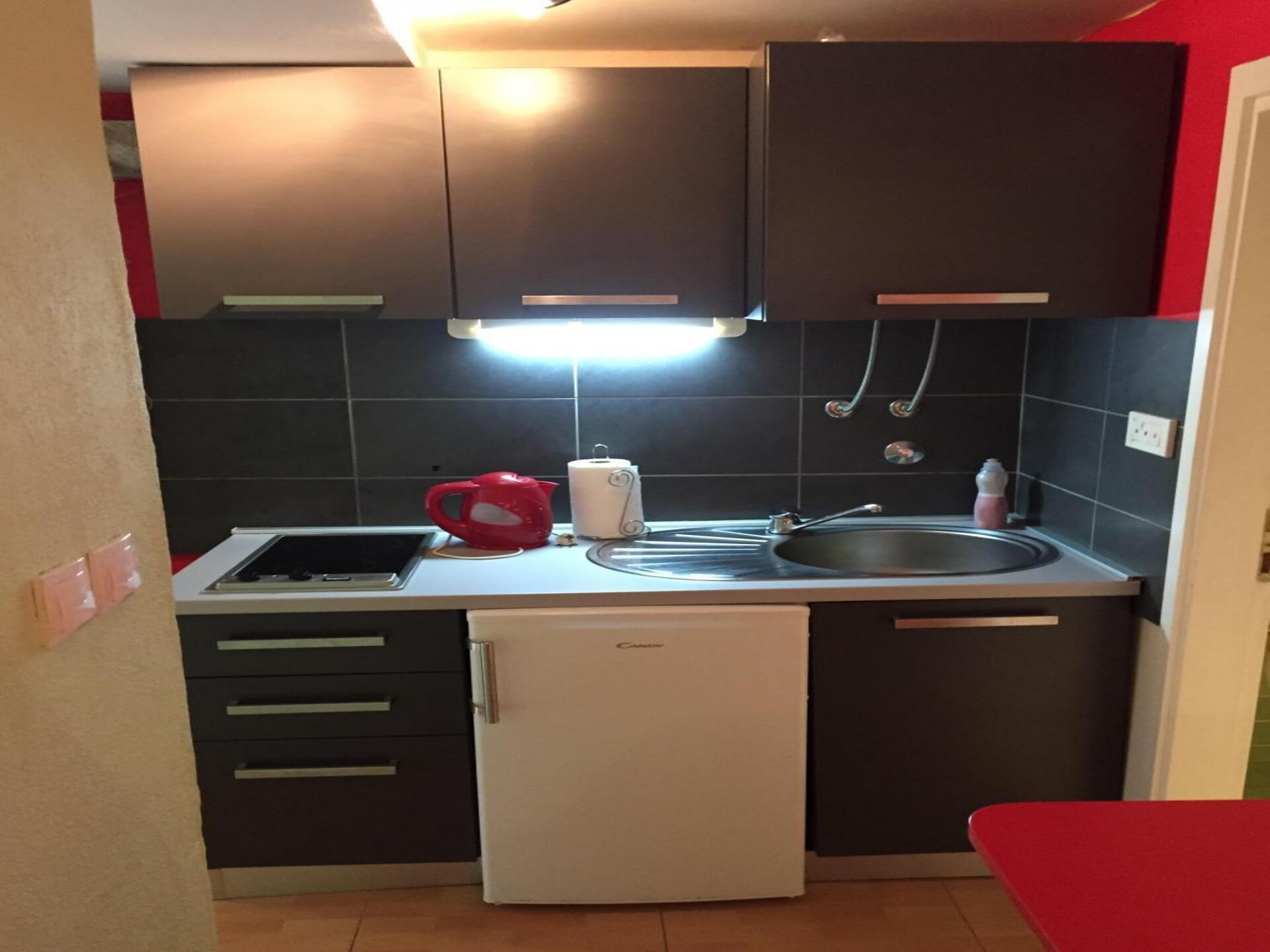 Compacte studio voor 2 personen in Split, 10 minuten lopen van strand Bačvice - foto 3