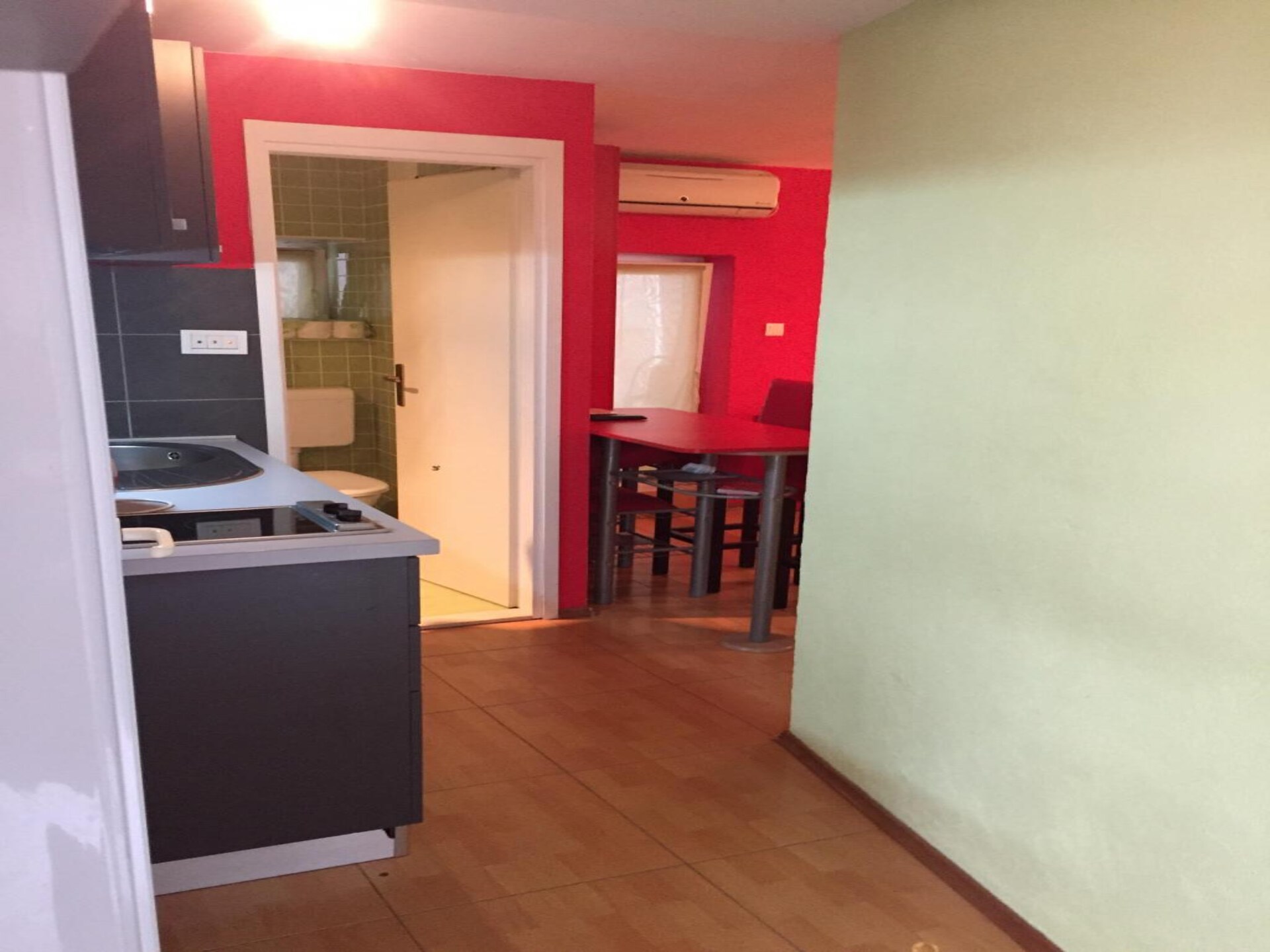 Compacte studio voor 2 personen in Split, 10 minuten lopen van strand Bačvice - foto 1