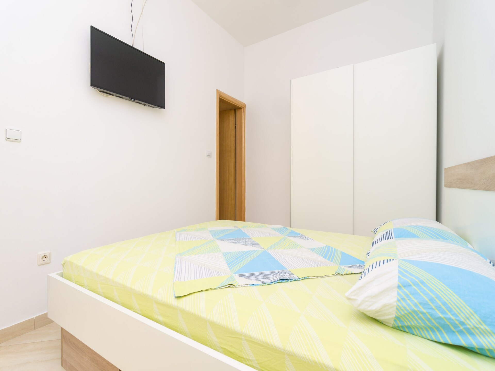 Superior studio met balkon en tuinzicht op 800m van het strand in Kupari - foto 9