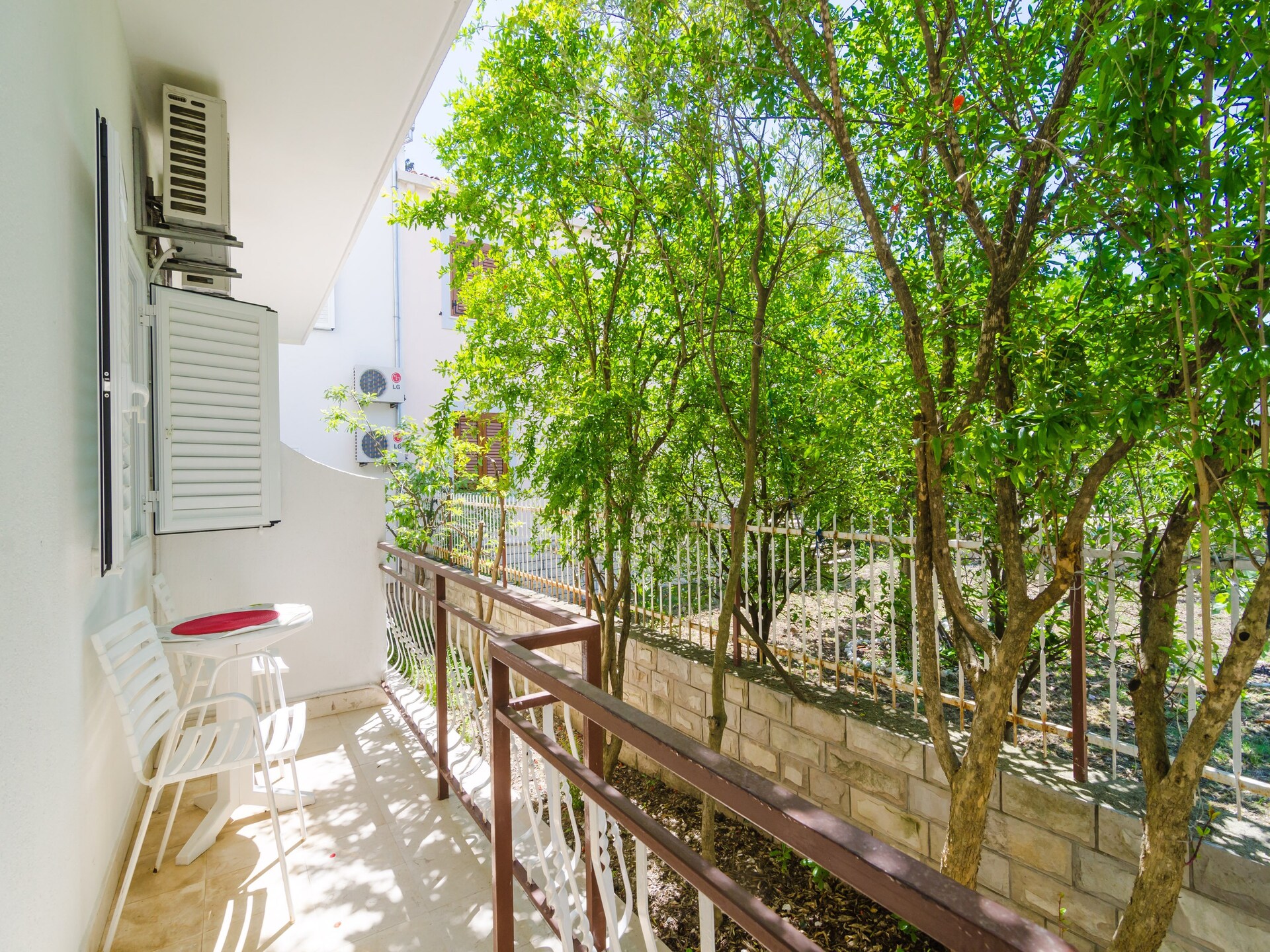 Superior studio met balkon en tuinzicht op 800m van het strand in Kupari - foto 17