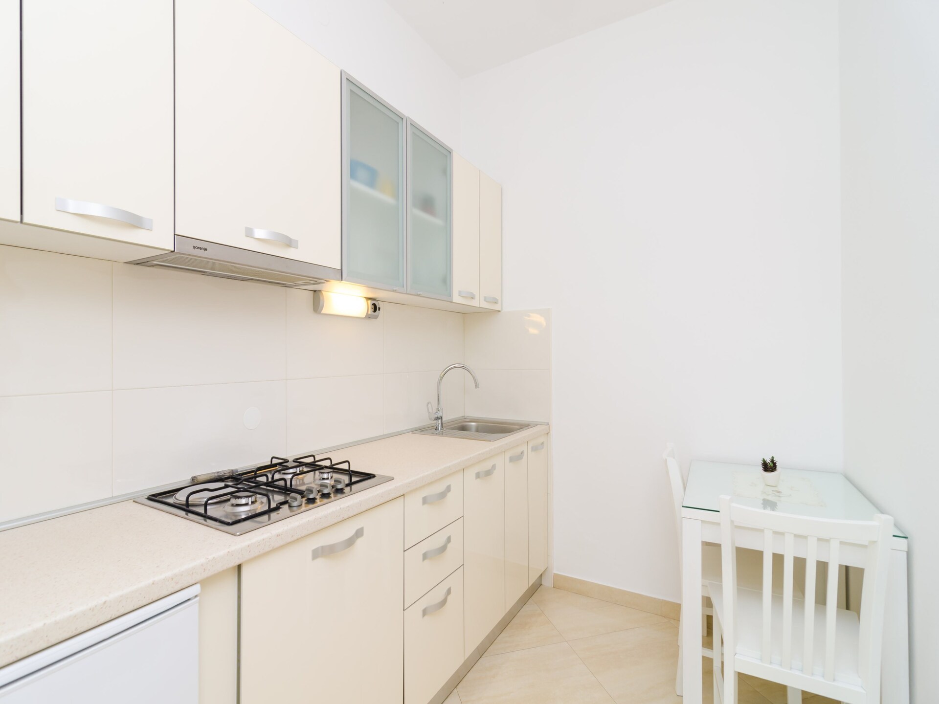 Superior studio met balkon en tuinzicht op 800m van het strand in Kupari - foto 16