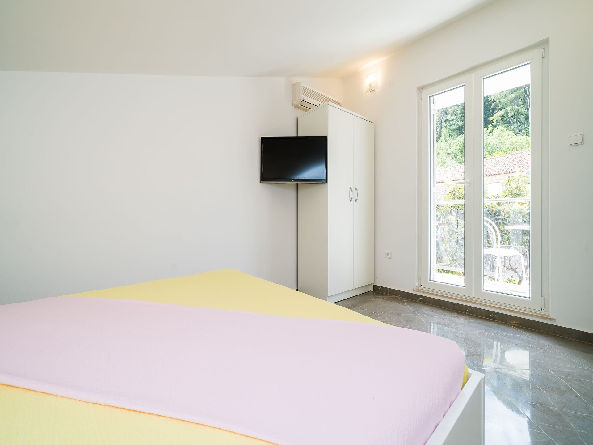 Dubrovnik kamer met balkon en tuinzicht op 800m van strand - foto 2
