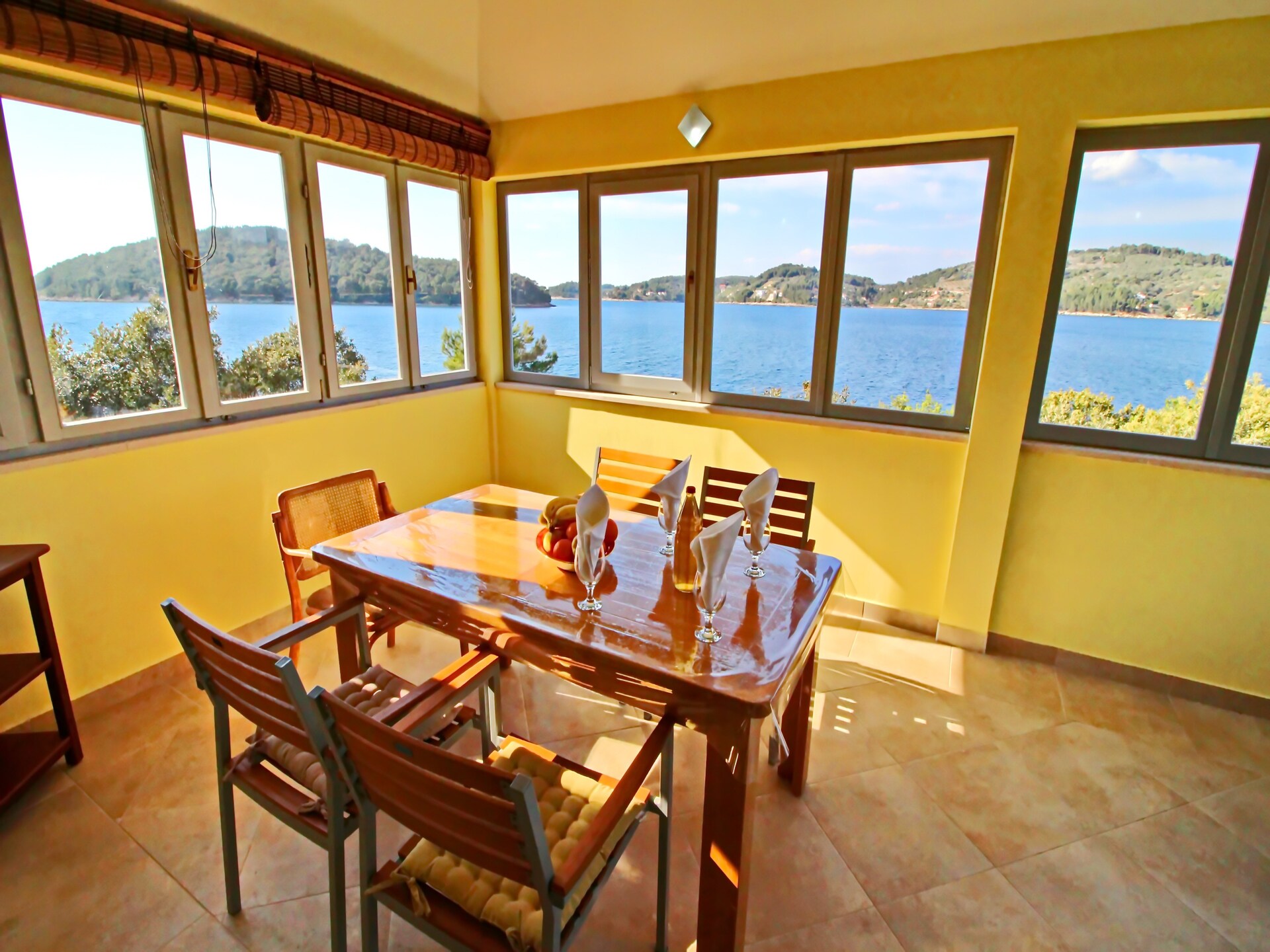 Strandhuis Katica: 20 meter van zee met privéstrand in Vela Luka - foto 3