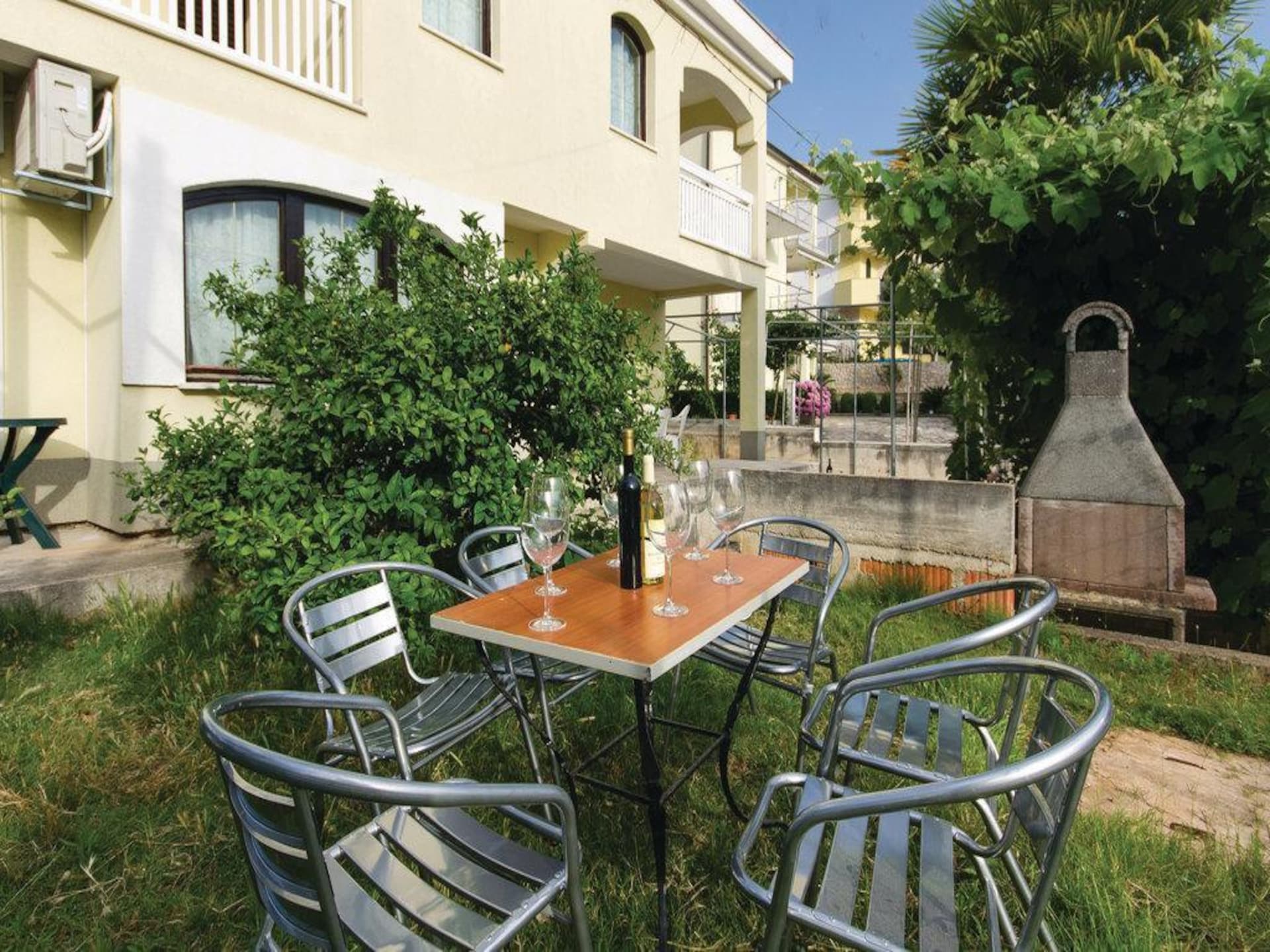 Op 400 m van het strand: Ruim appartement in Okrug Gornji · 3 pers. - foto 11