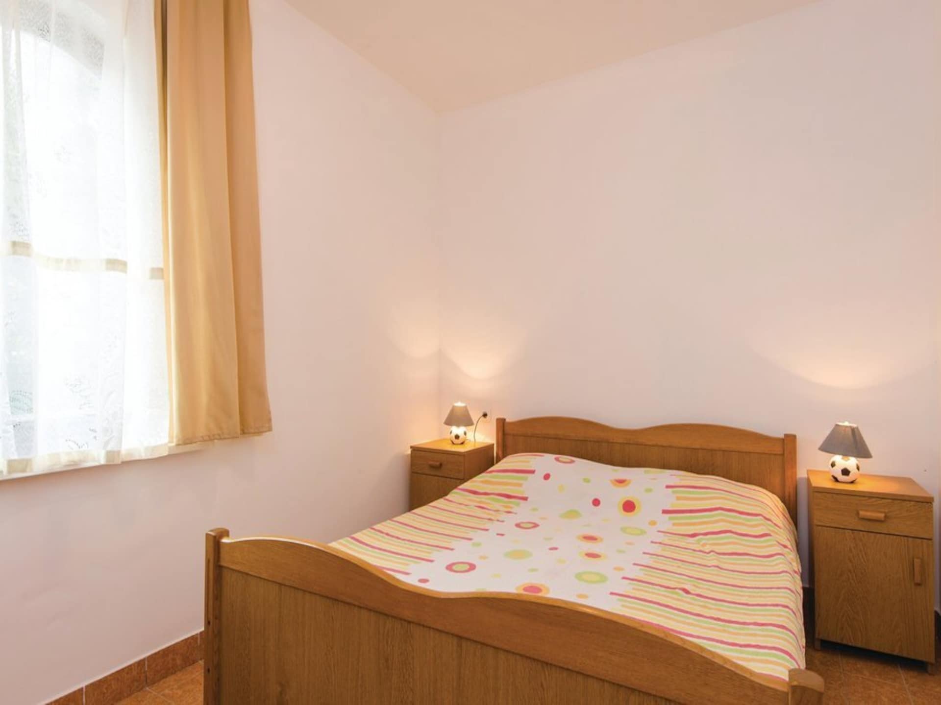 Op 400 m van het strand: Ruim appartement in Okrug Gornji · 3 pers. - foto 5