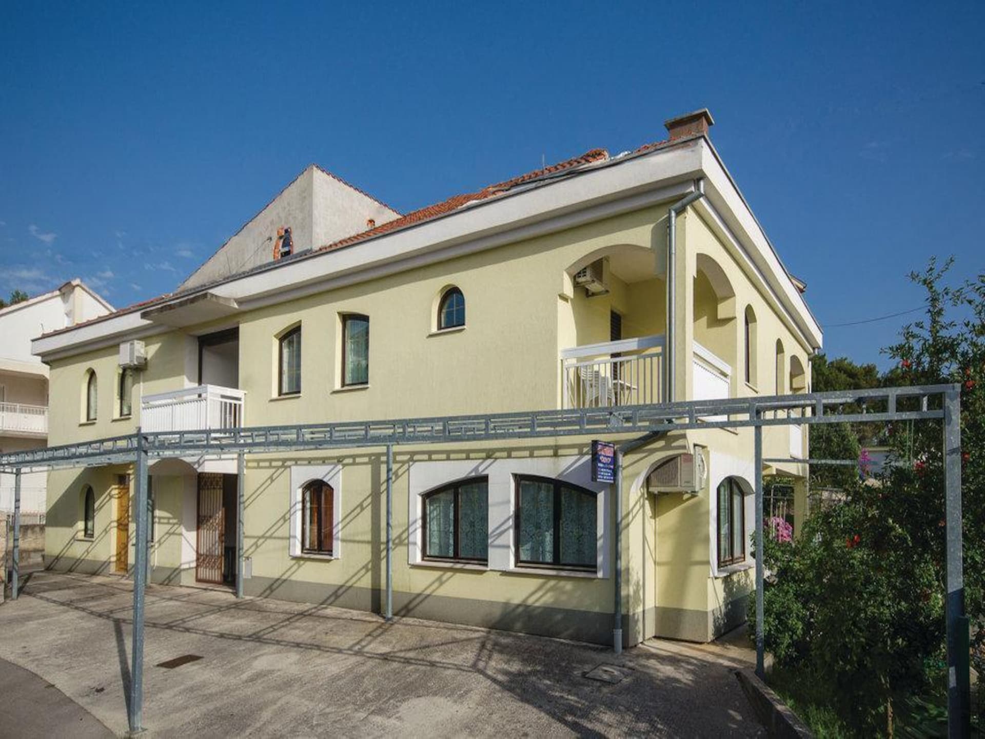 Op 400 m van het strand: Ruim appartement in Okrug Gornji · 3 pers. - foto 7