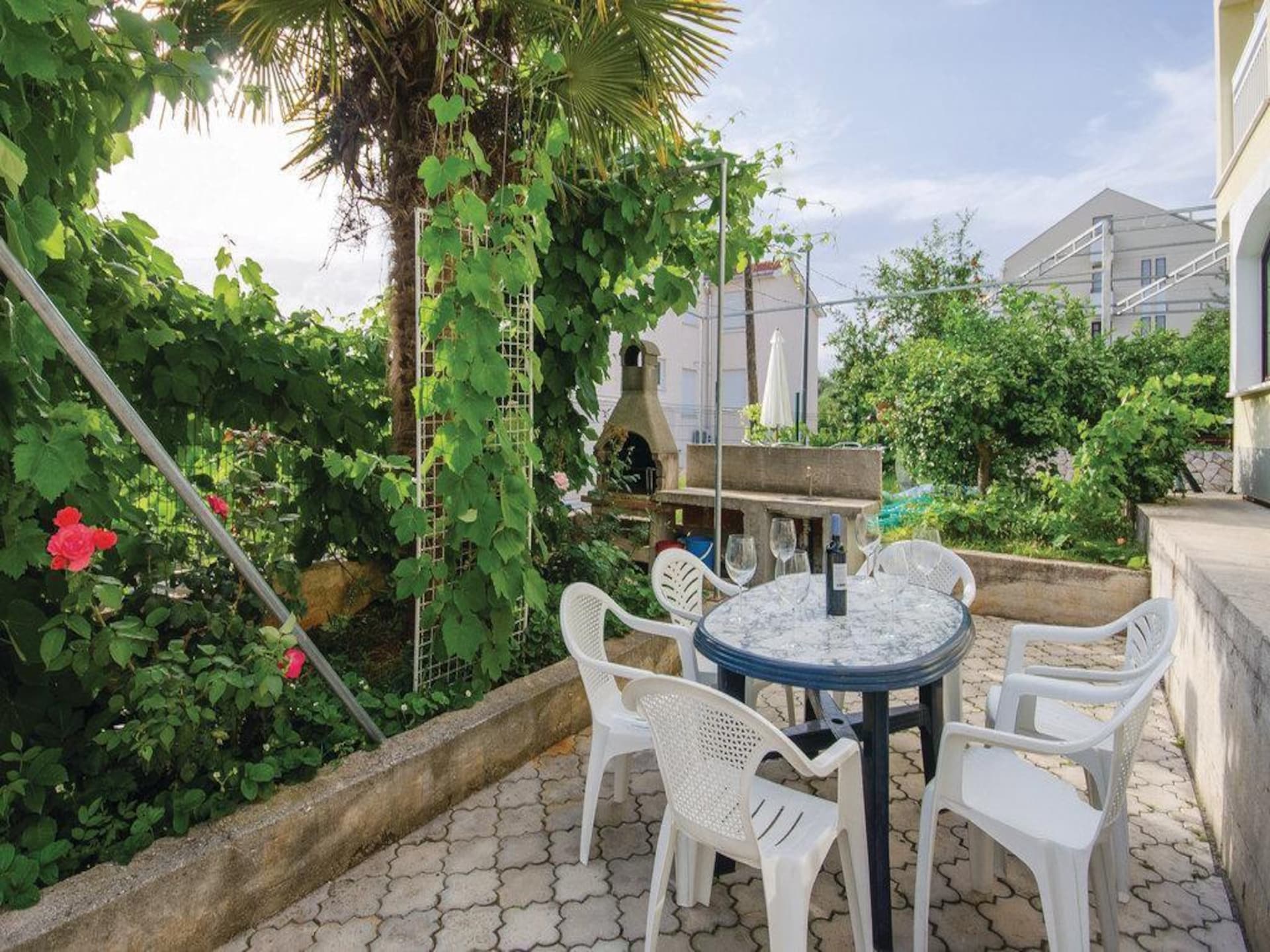 Op 400 m van het strand: Ruim appartement in Okrug Gornji · 3 pers. - foto 12