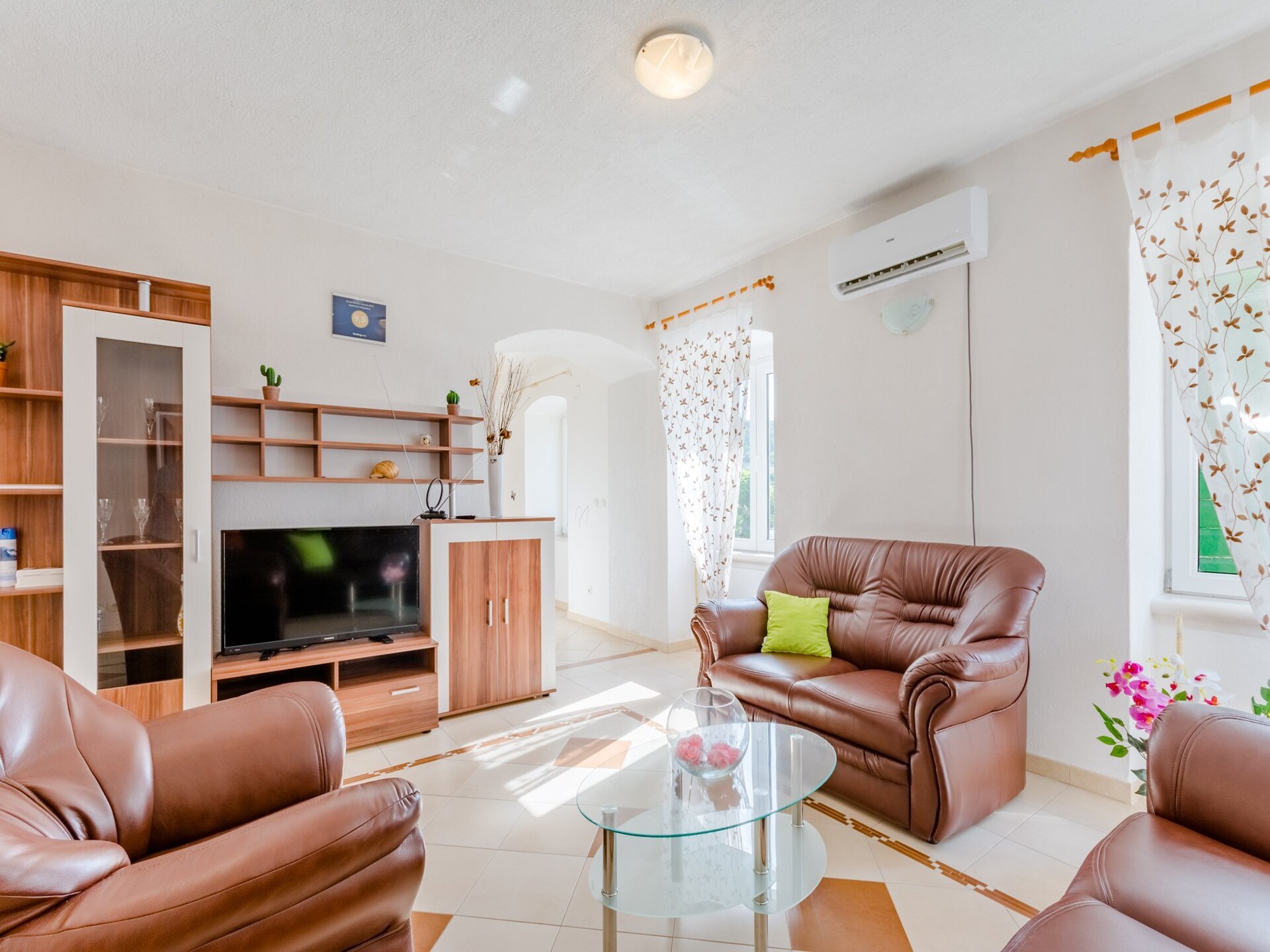 Modern driekamerappartement in het hart van Nerežišća, eiland Brač - foto 2