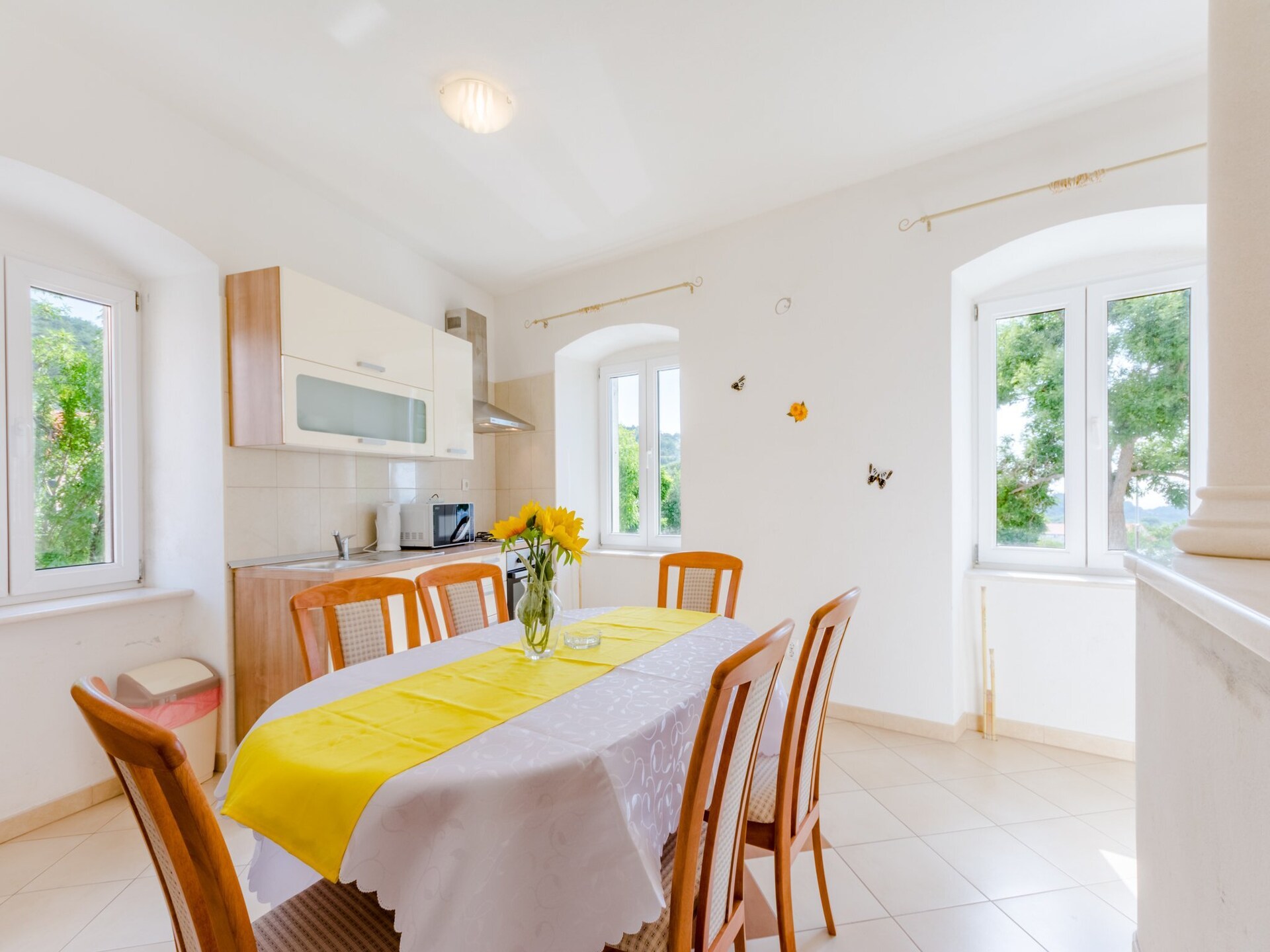 Modern driekamerappartement in het hart van Nerežišća, eiland Brač - foto 1
