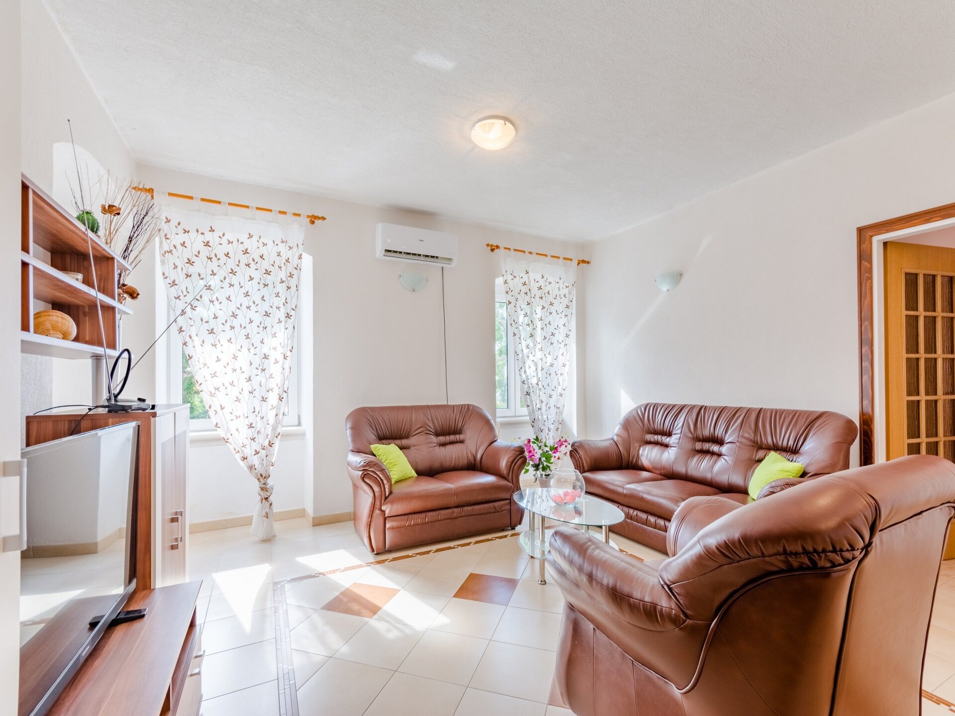 Modern driekamerappartement in het hart van Nerežišća, eiland Brač - foto 3