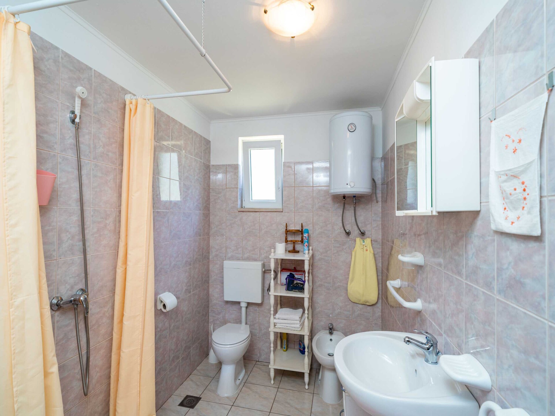 Ruim appartement met 3 slaapkamers en terras in Gruda - foto 27