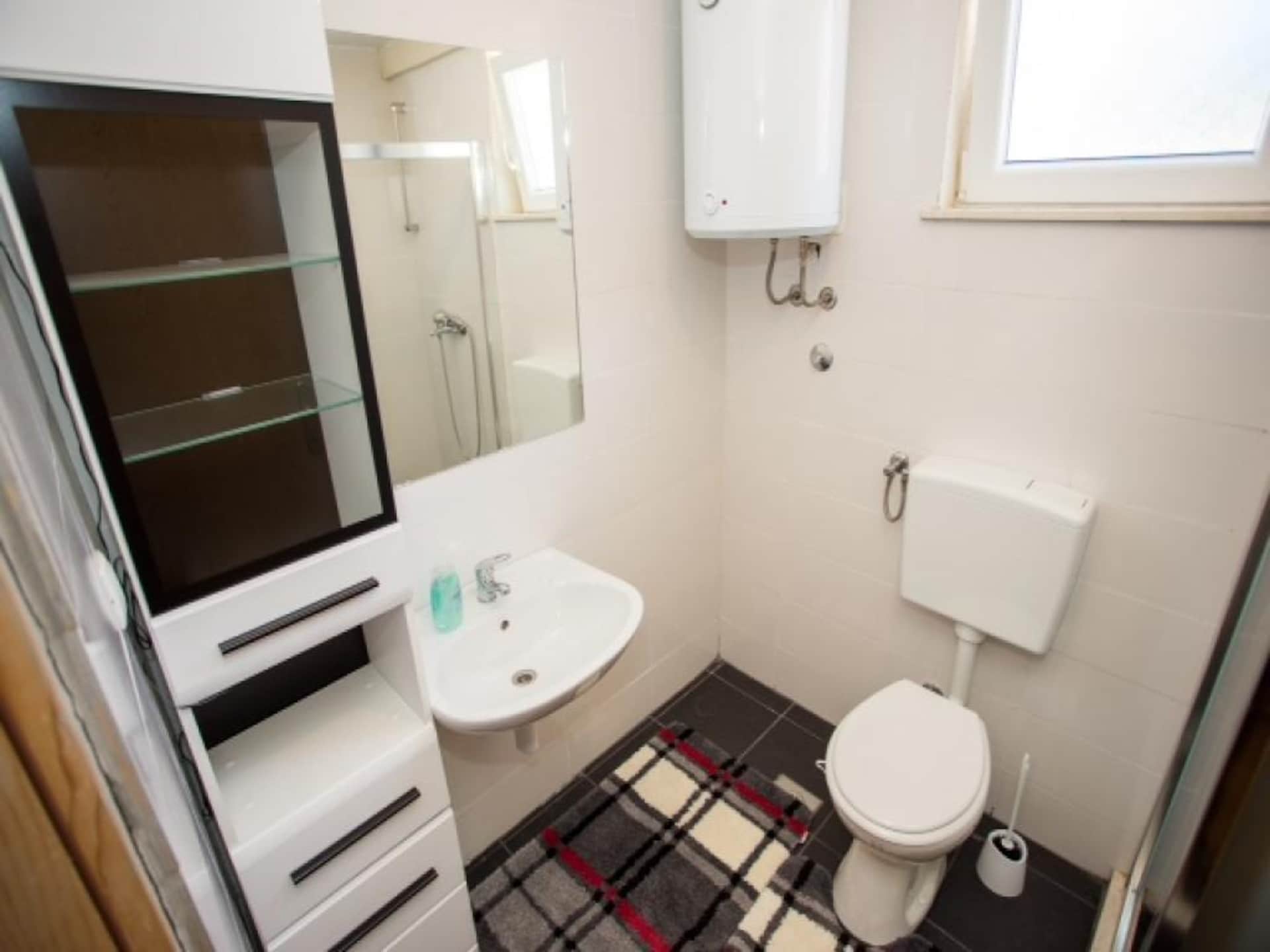 Aan het strand: Rustgevend appartement in Mokosica met zeezicht - foto 12
