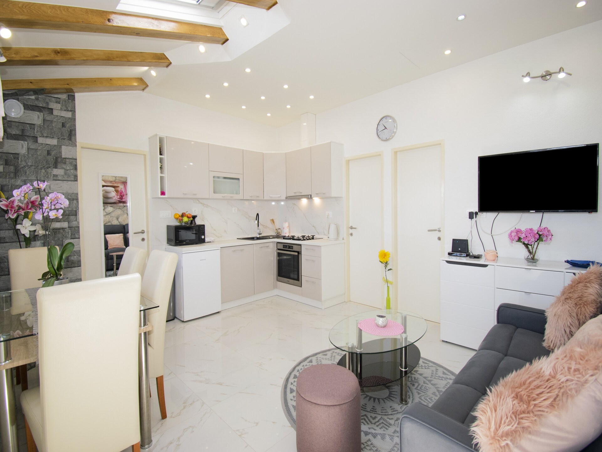 4-persoons vakantiehuis in Blato direct aan zee - foto 2
