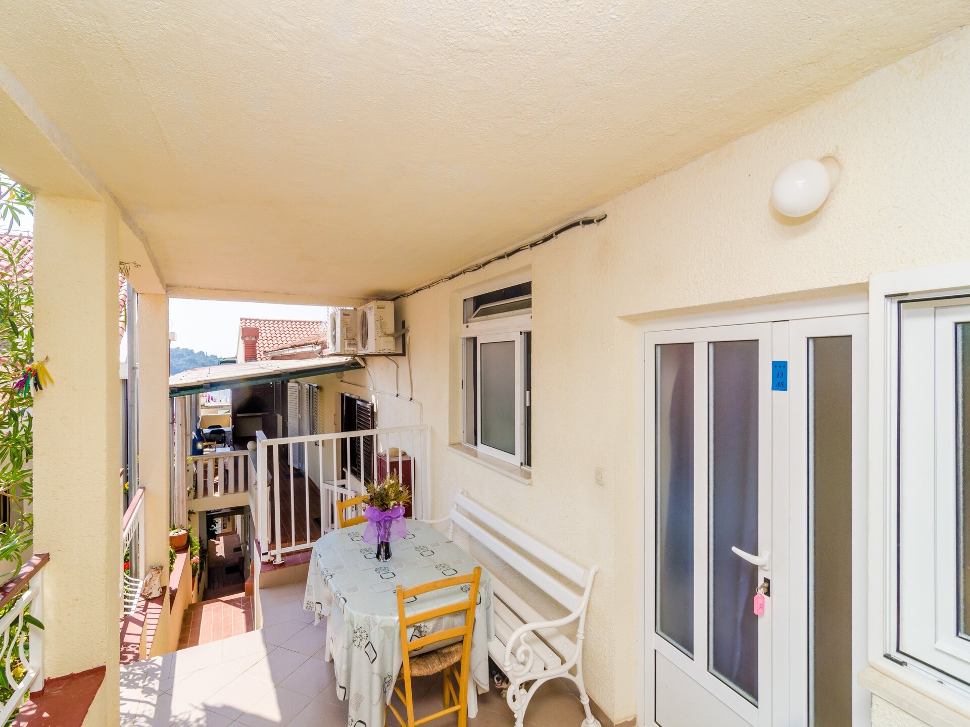 Suite met terras en zeezicht in Molunat, vlakbij het strand - foto 1
